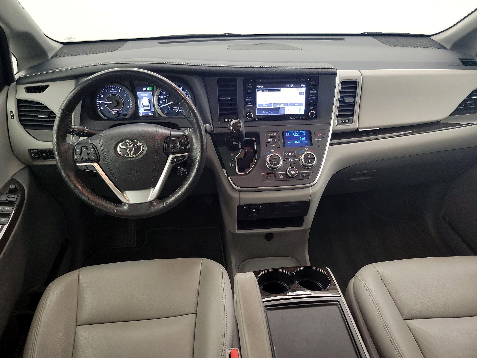 Thumbnail: 2020 Toyota Sienna - 9