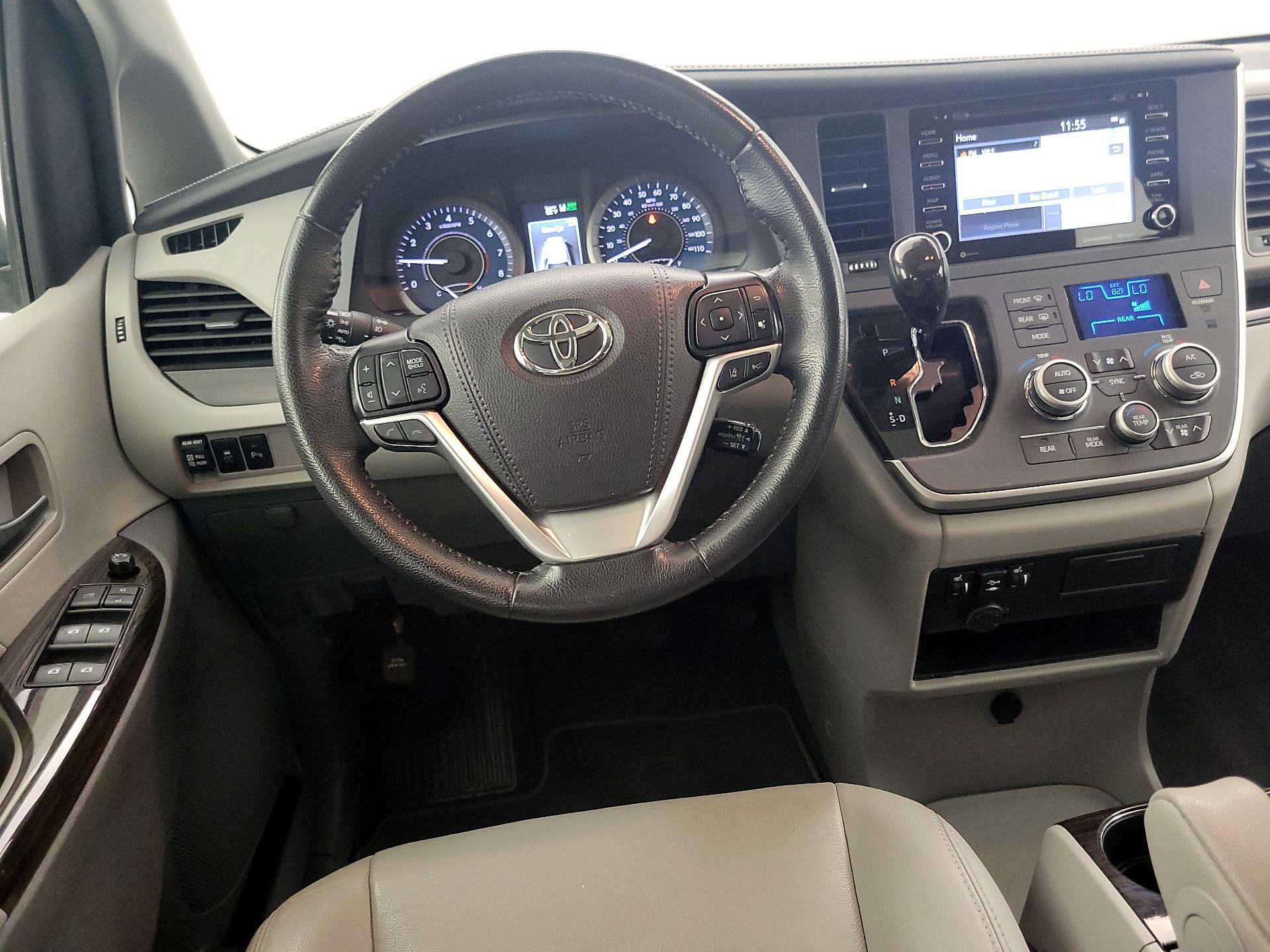 Thumbnail: 2020 Toyota Sienna - 10