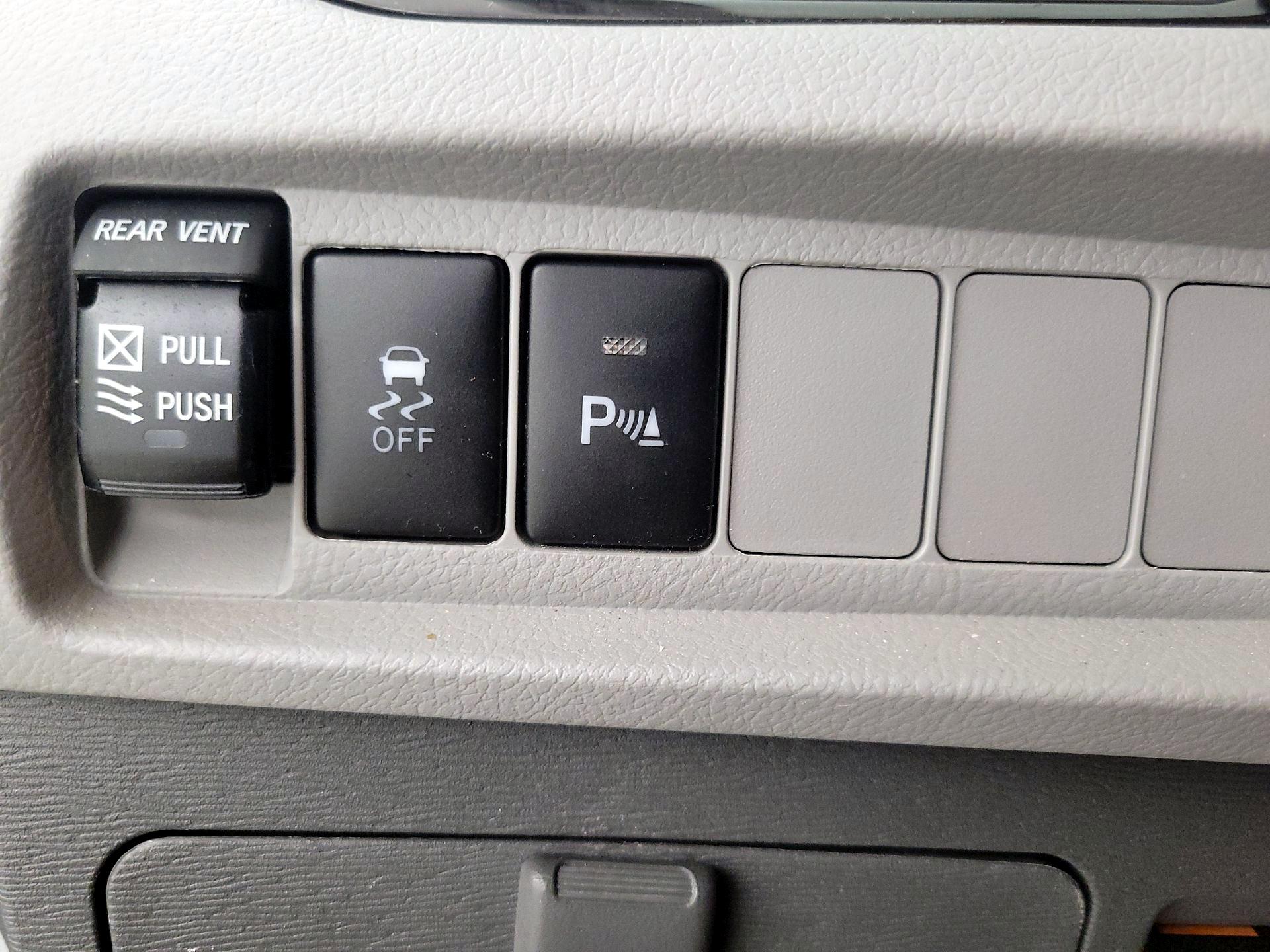 Thumbnail: 2020 Toyota Sienna - 13