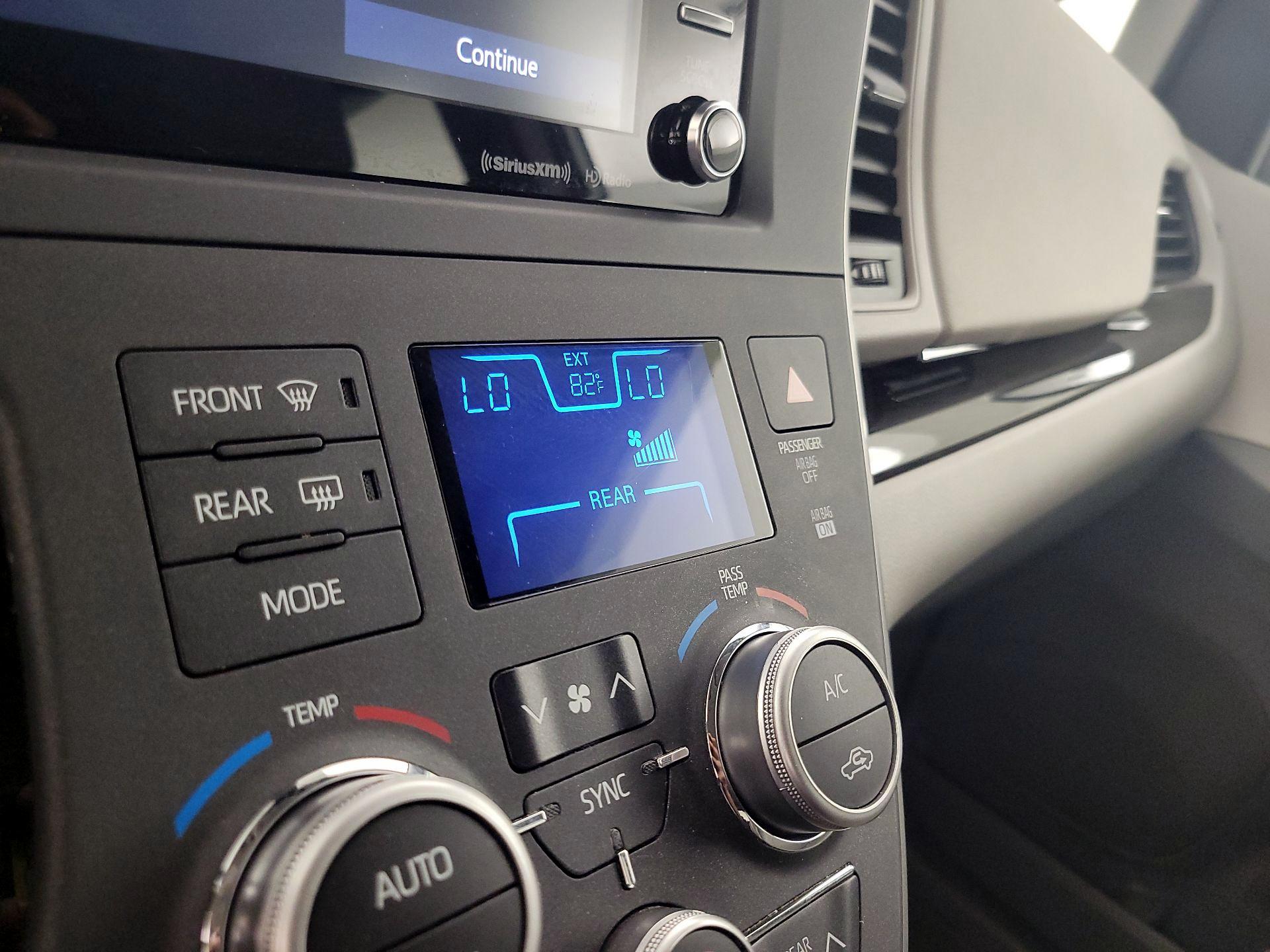 Thumbnail: 2020 Toyota Sienna - 16