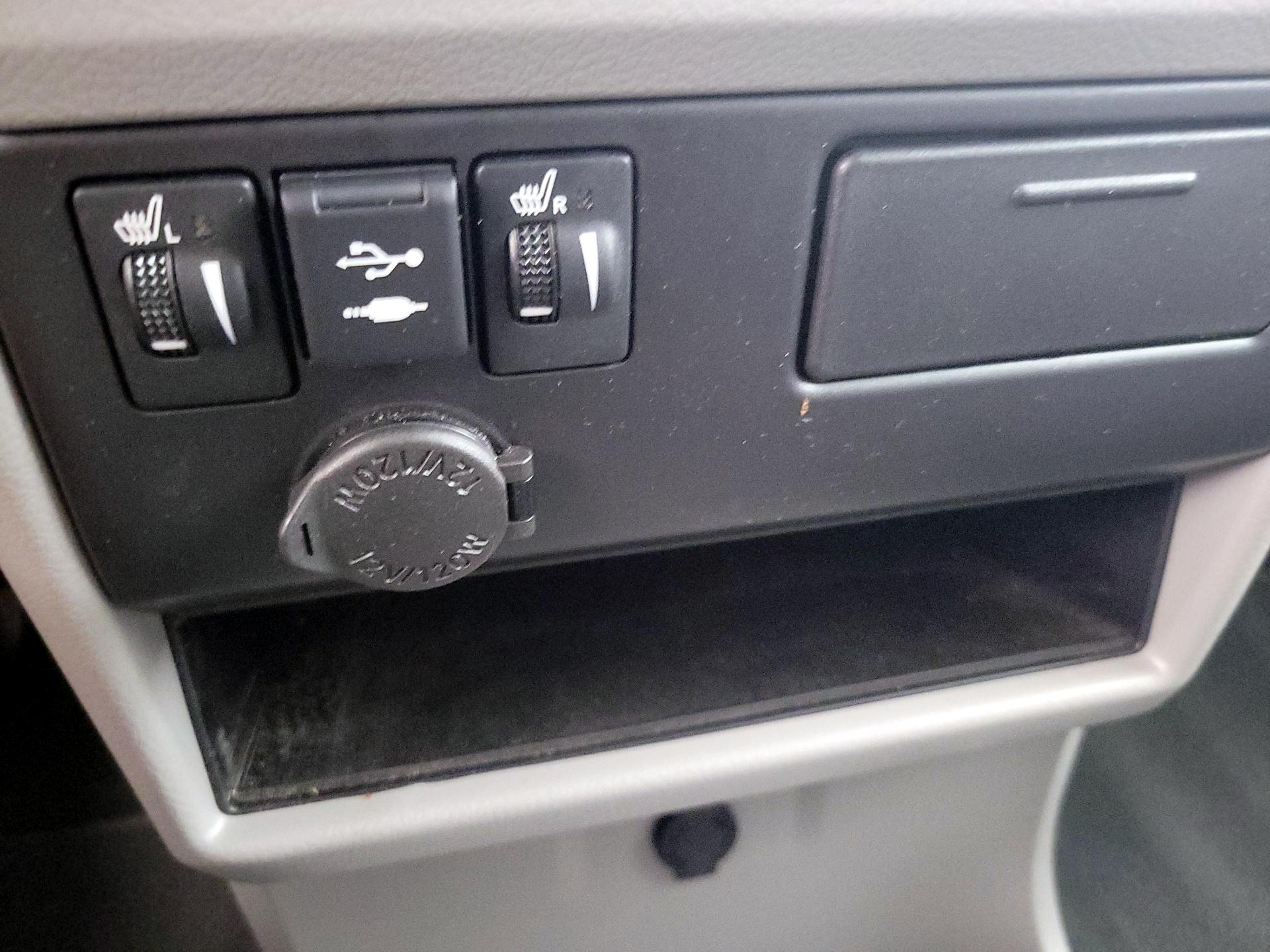 Thumbnail: 2020 Toyota Sienna - 18