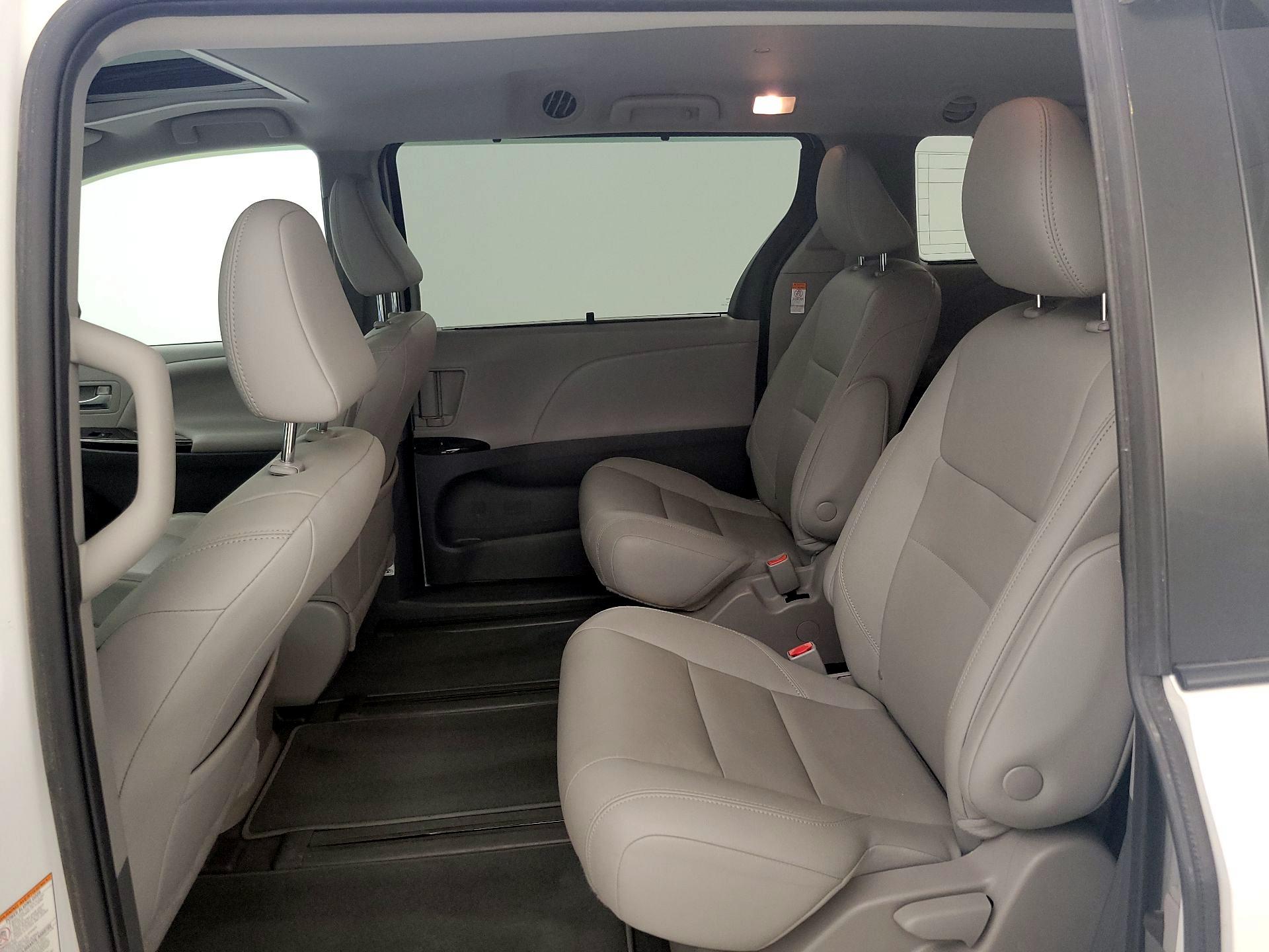 Thumbnail: 2020 Toyota Sienna - 20