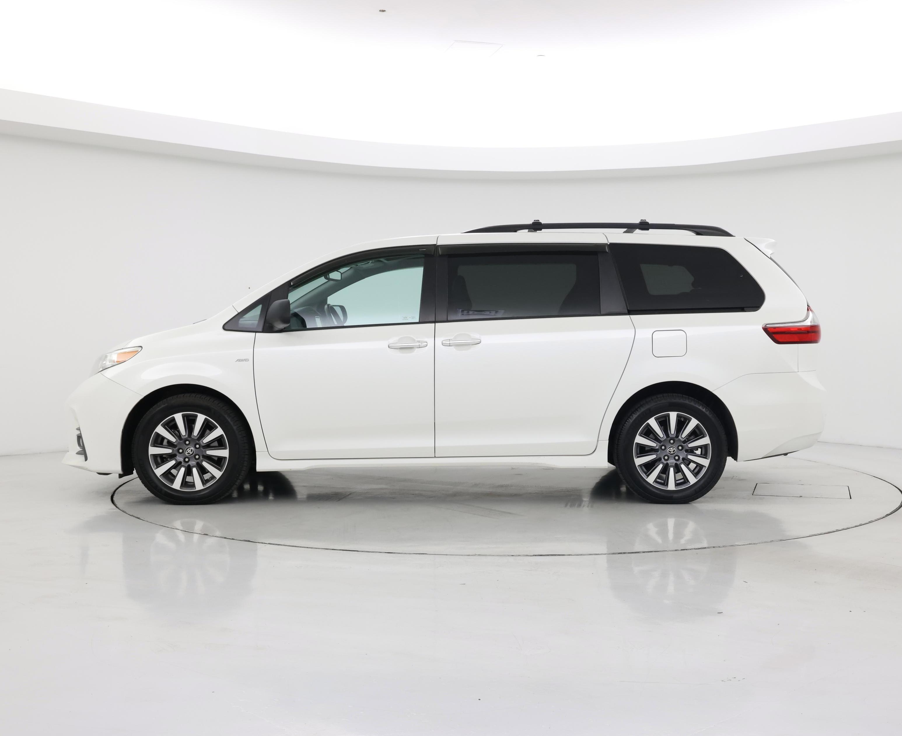Thumbnail: 2020 Toyota Sienna - 3
