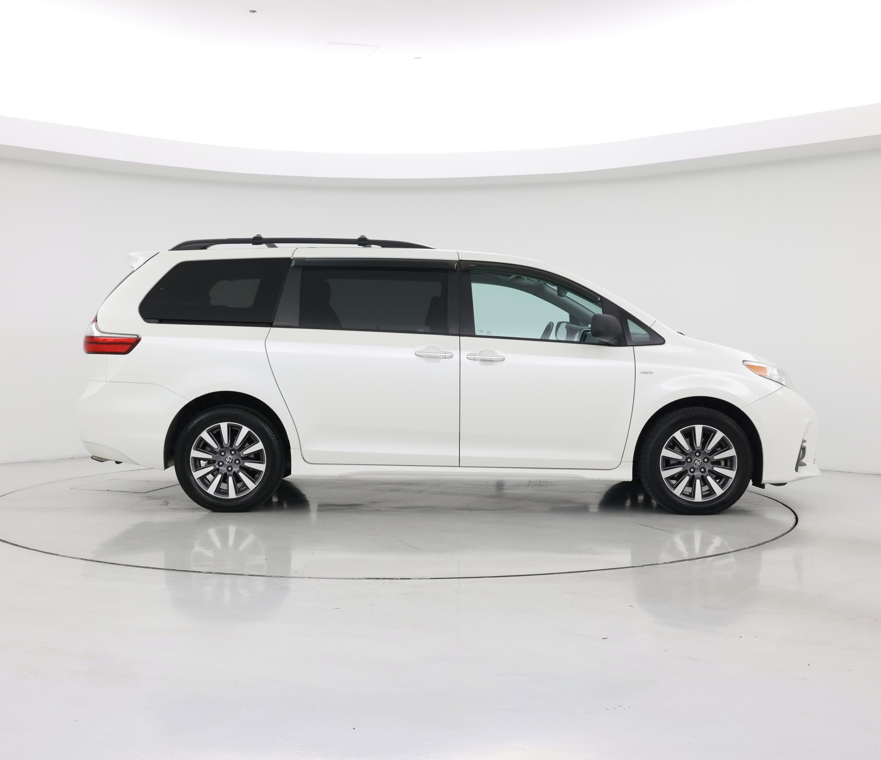 Thumbnail: 2020 Toyota Sienna - 7