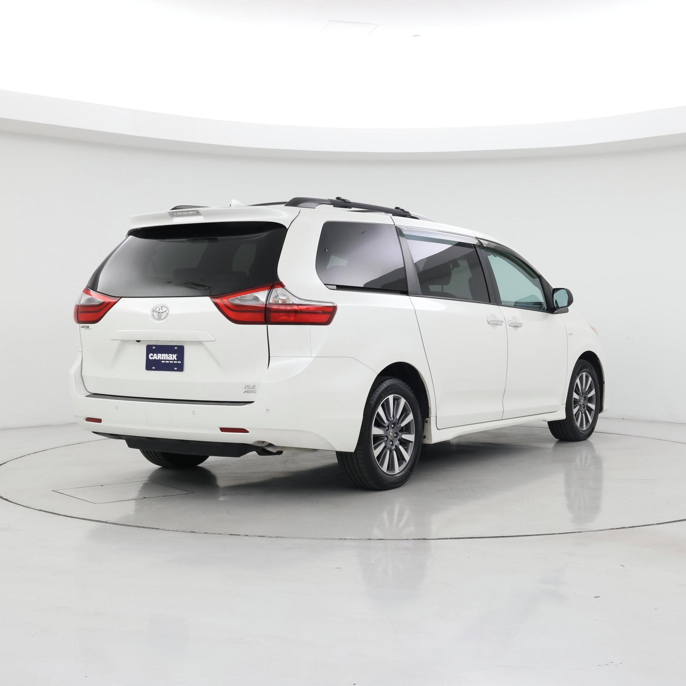 Thumbnail: 2020 Toyota Sienna - 8