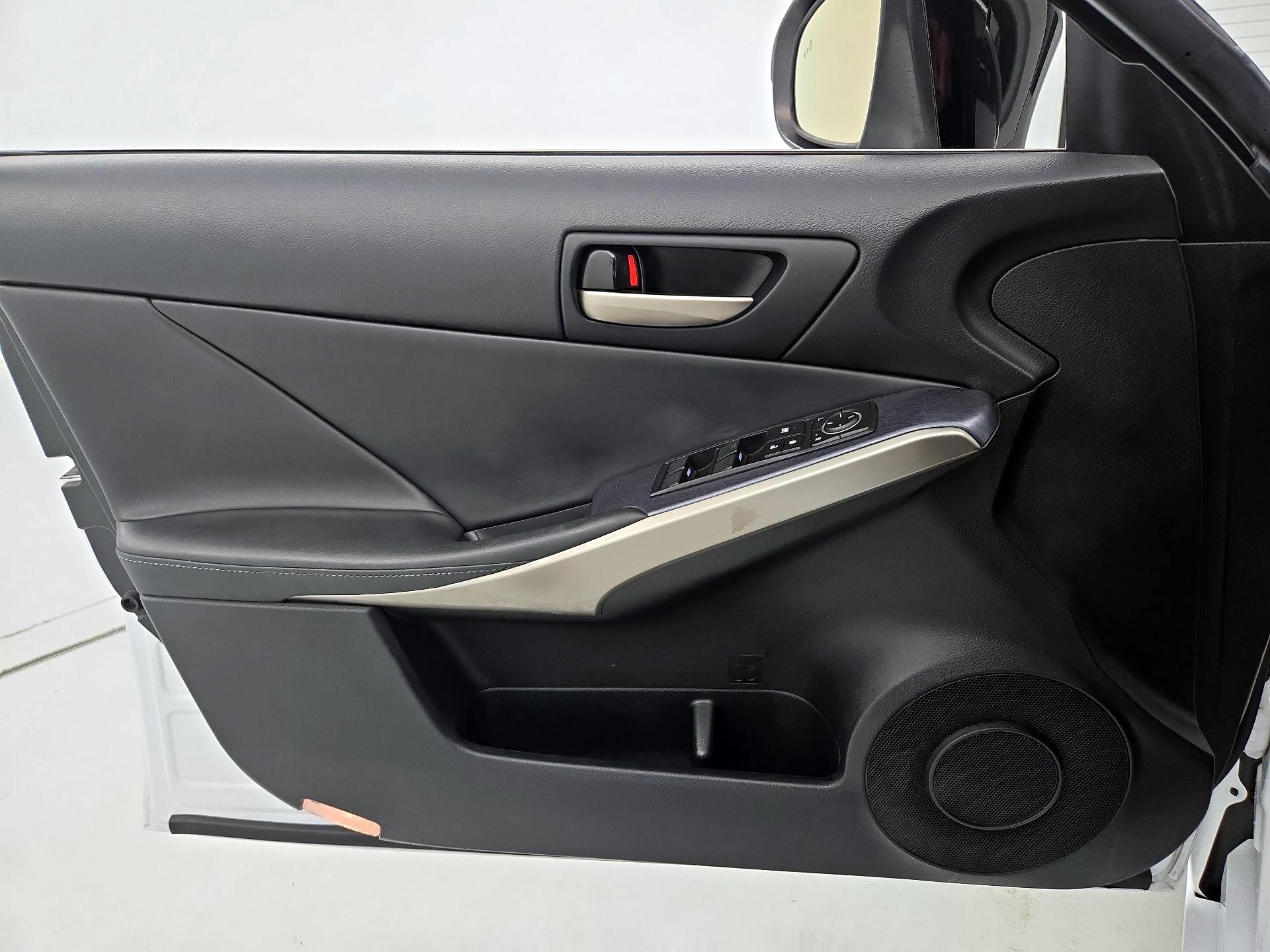 Thumbnail: 2020 Lexus IS - 12