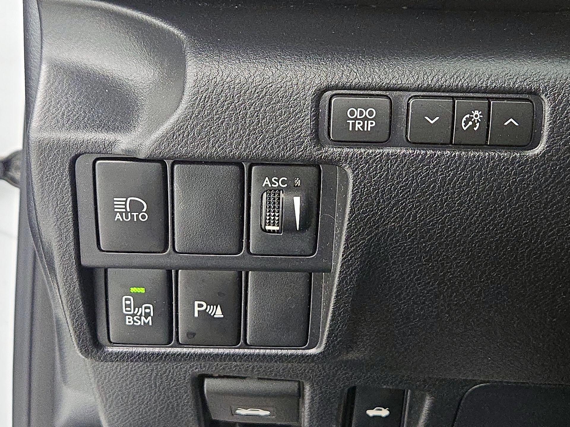 Thumbnail: 2020 Lexus IS - 13