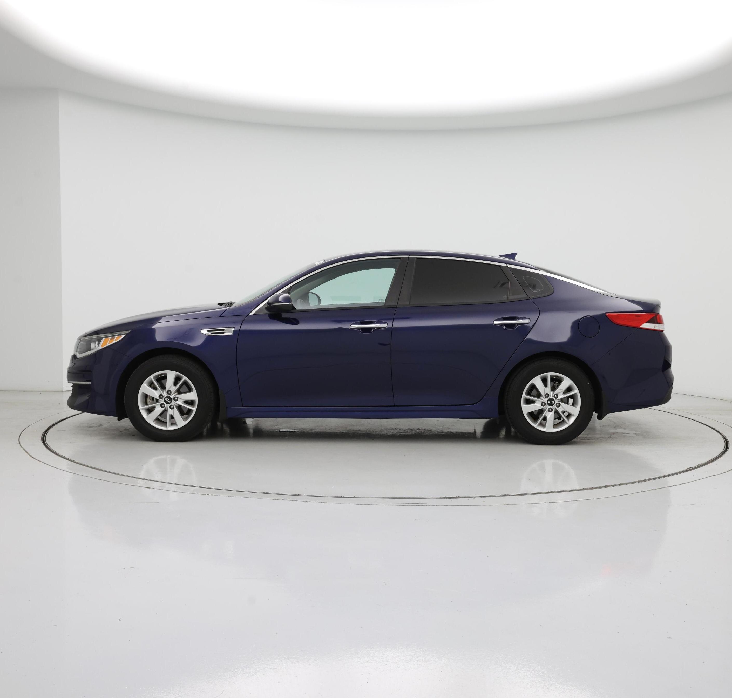 Thumbnail: 2017 Kia Optima - 3