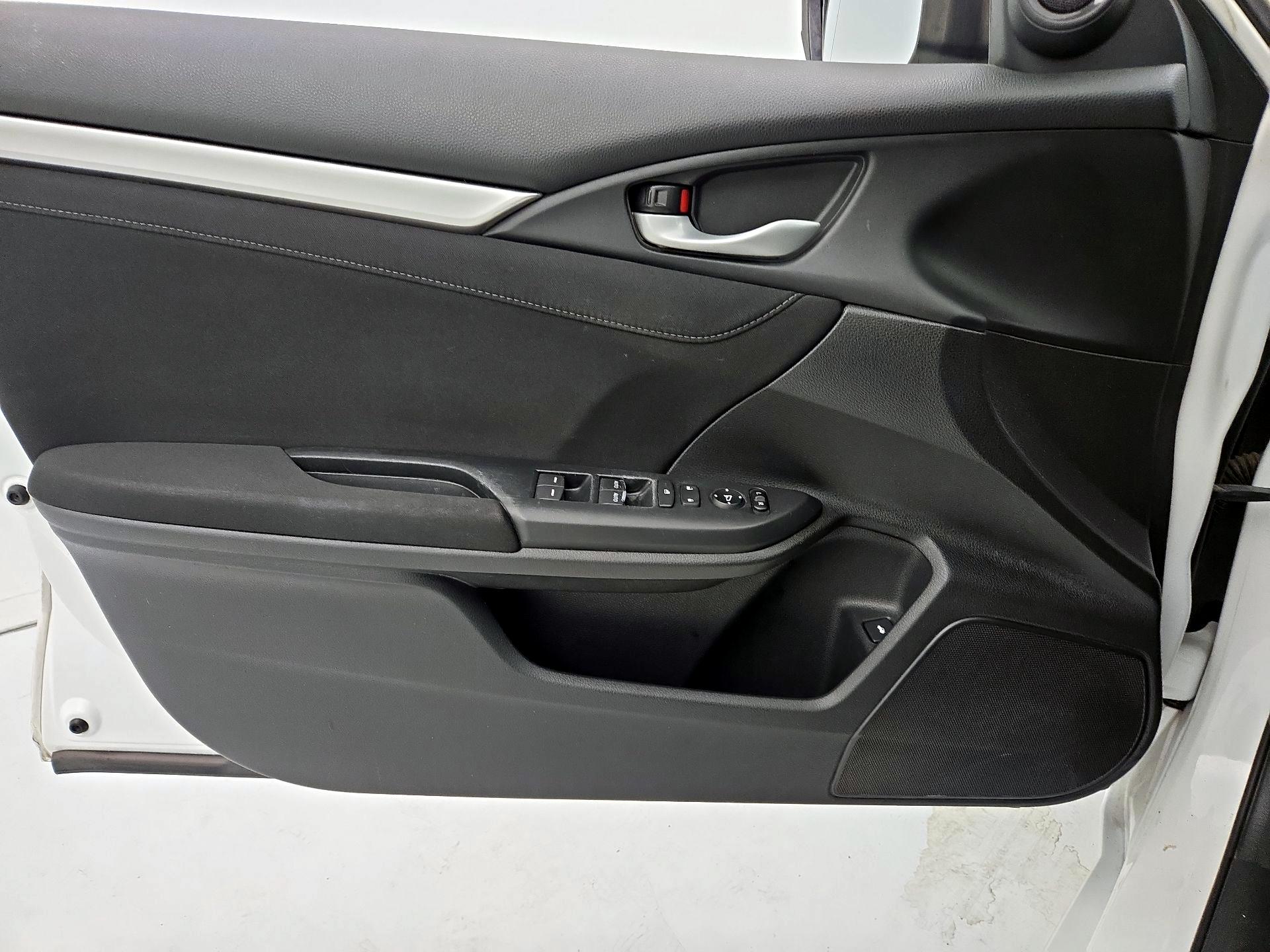 Thumbnail: 2016 Honda Civic - 12