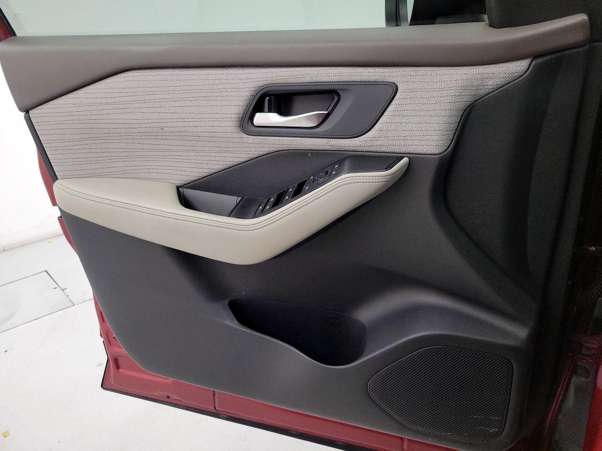 Thumbnail: 2021 Nissan Rogue - 12