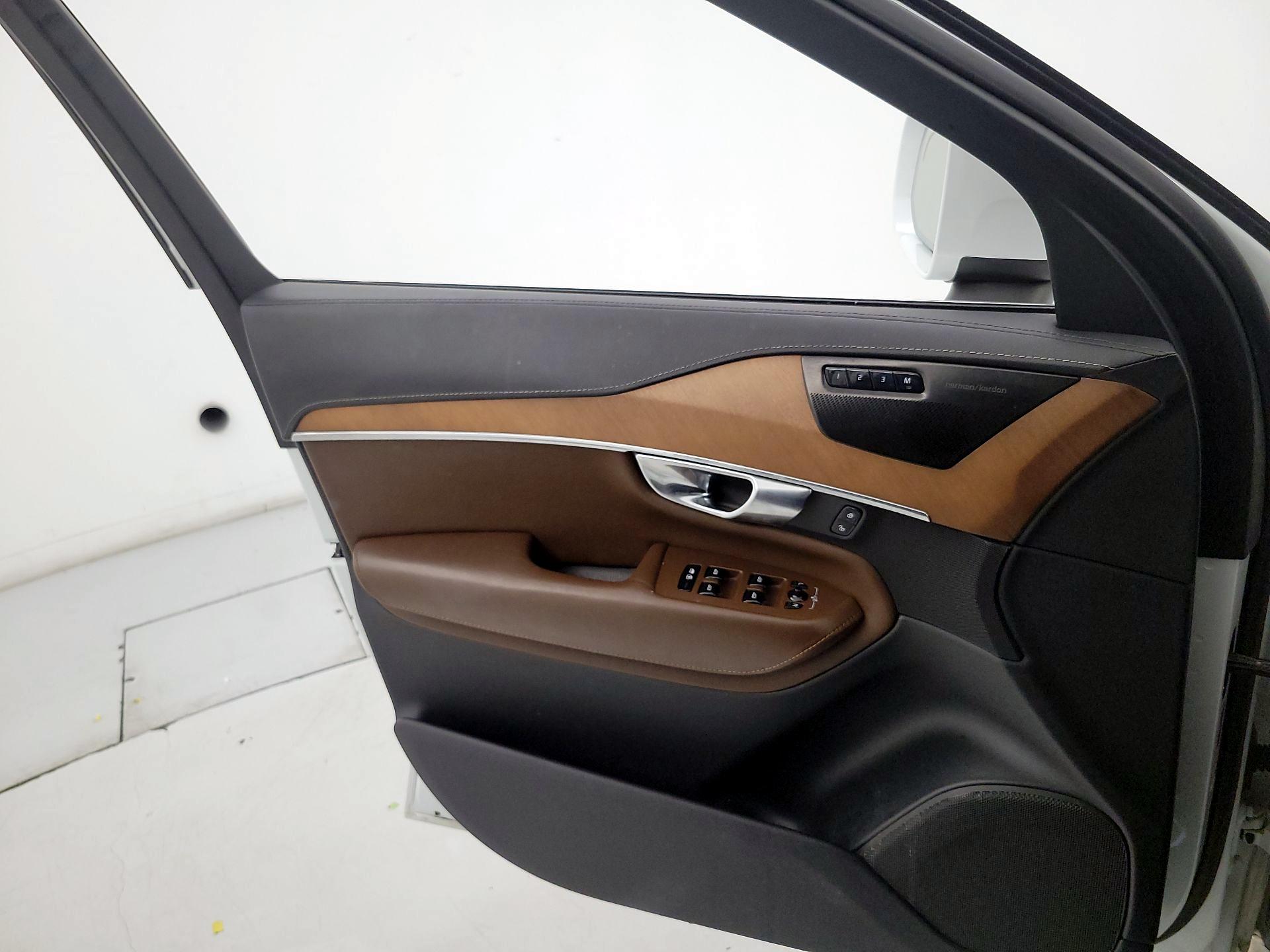 Thumbnail: 2019 Volvo XC90 - 12