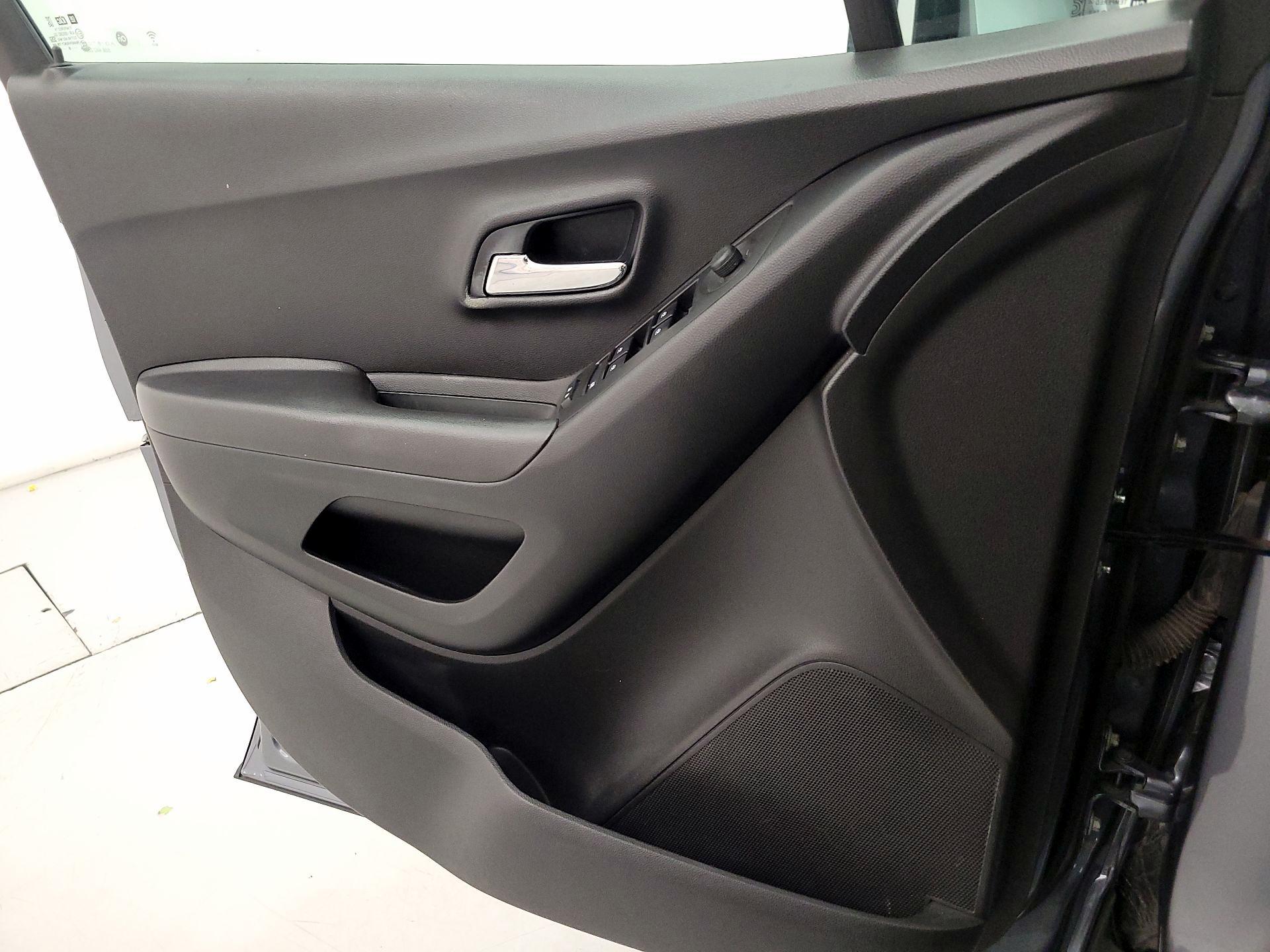 Thumbnail: 2019 Chevrolet Trax - 12