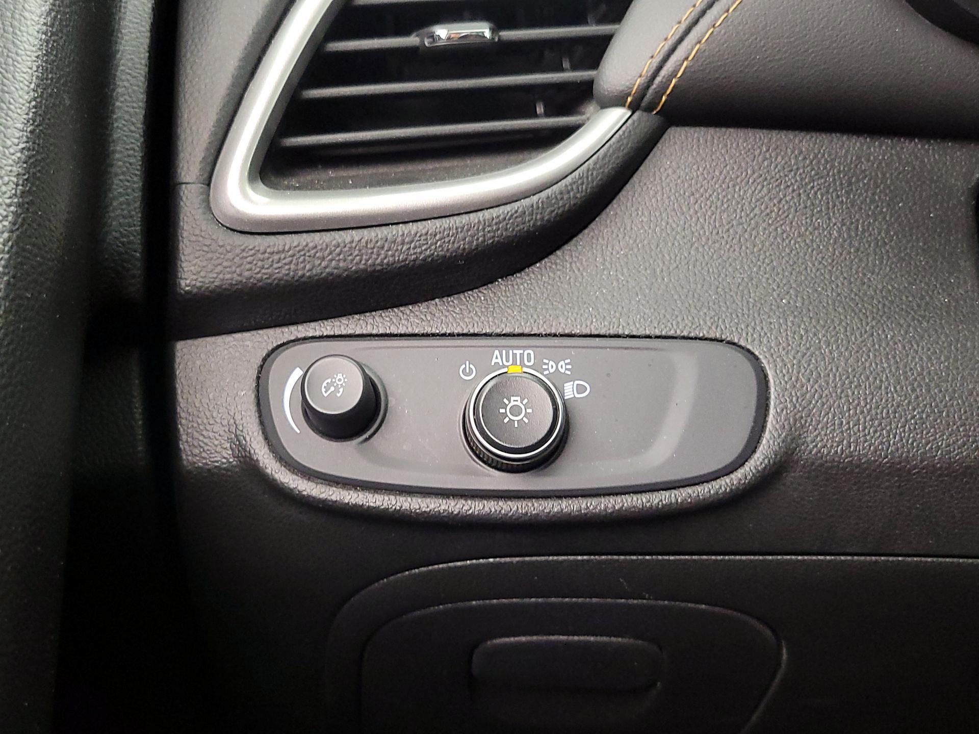 Thumbnail: 2019 Chevrolet Trax - 13