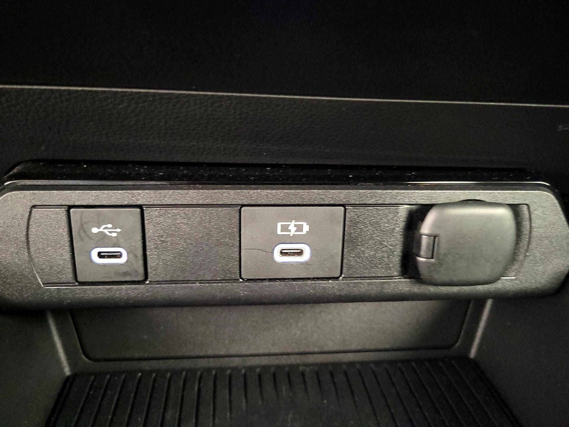 Thumbnail: 2024 Toyota Prius Prime - 18