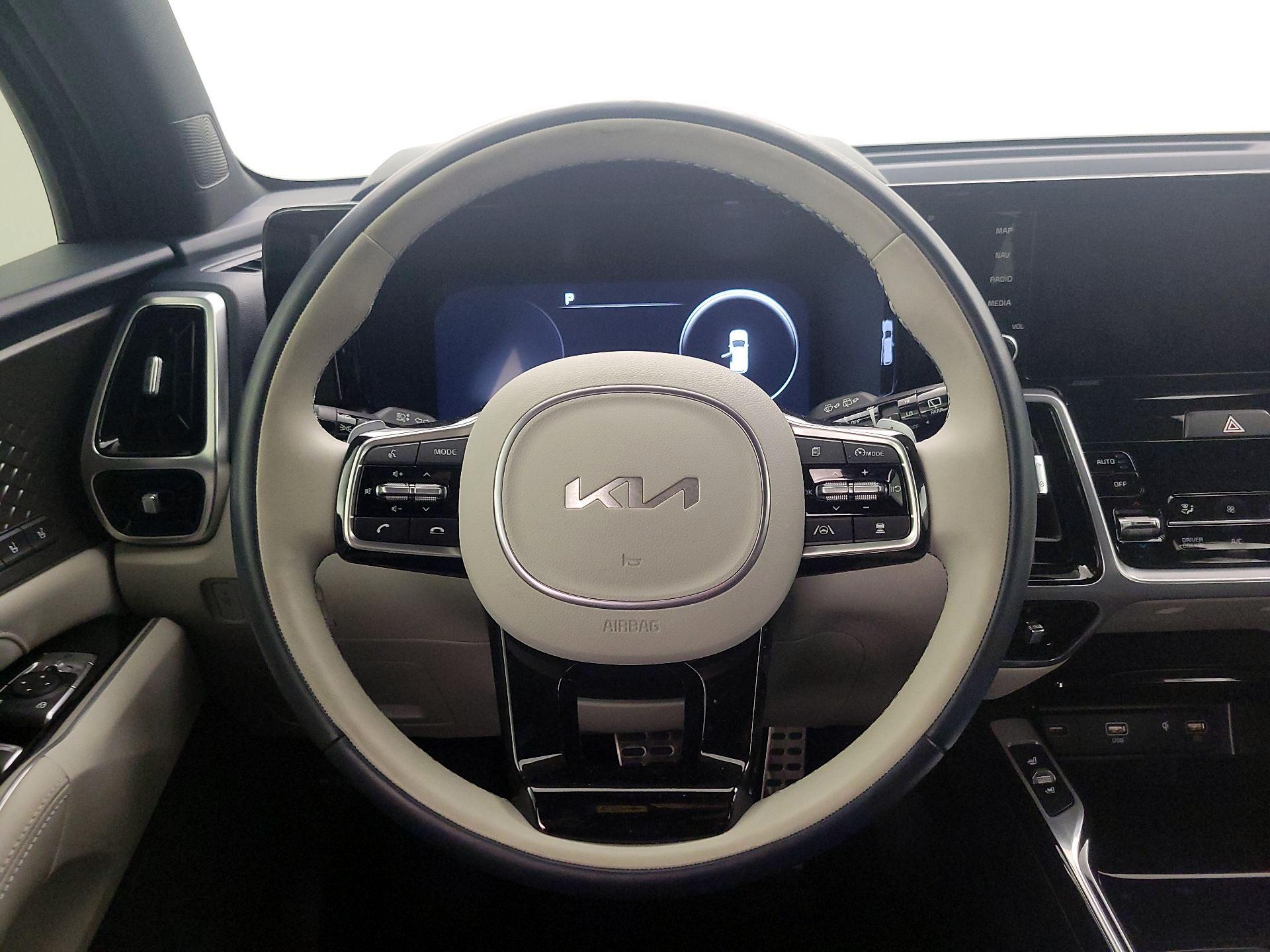 Thumbnail: 2023 Kia Sorento - 10