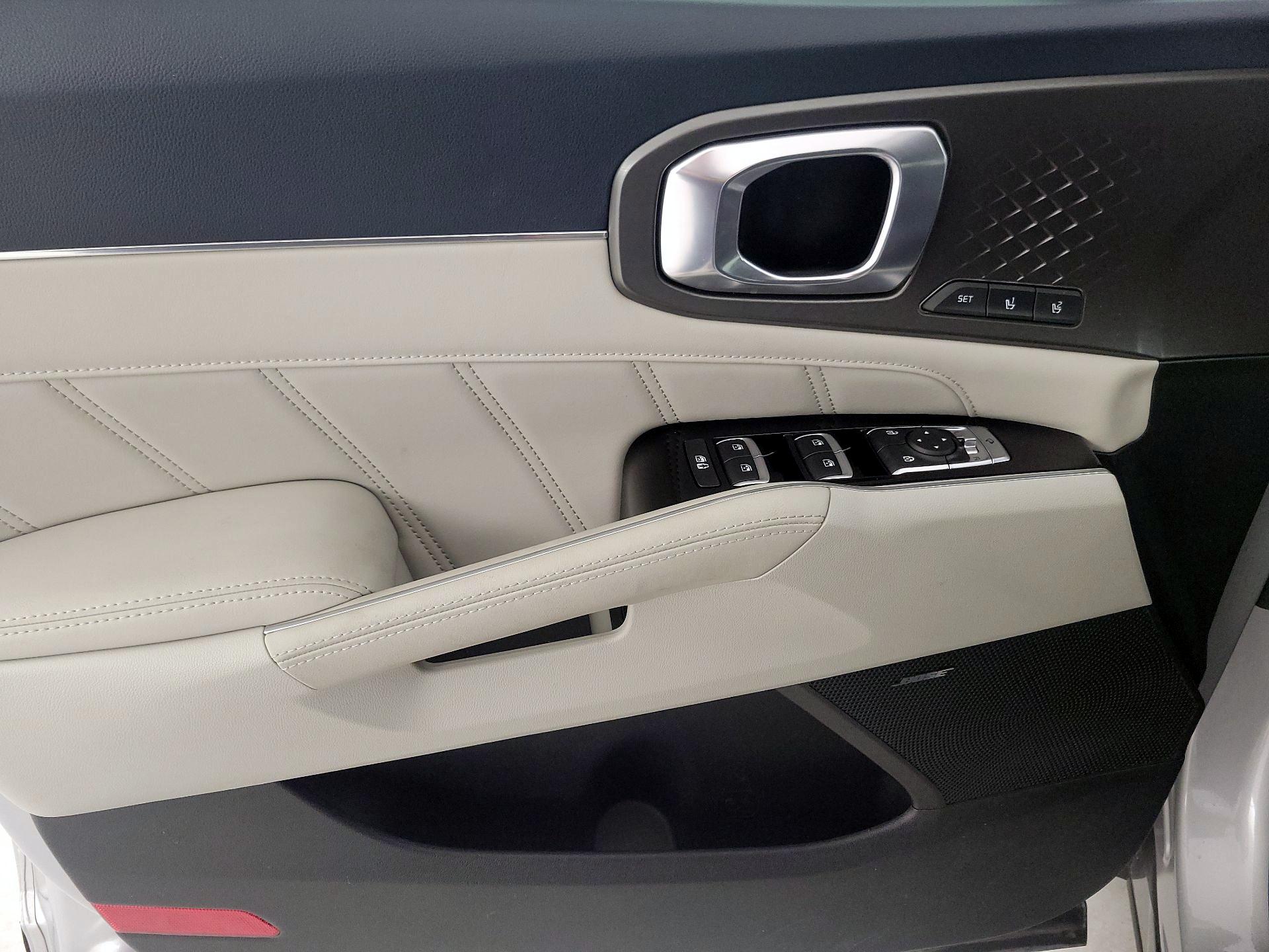 Thumbnail: 2023 Kia Sorento - 12