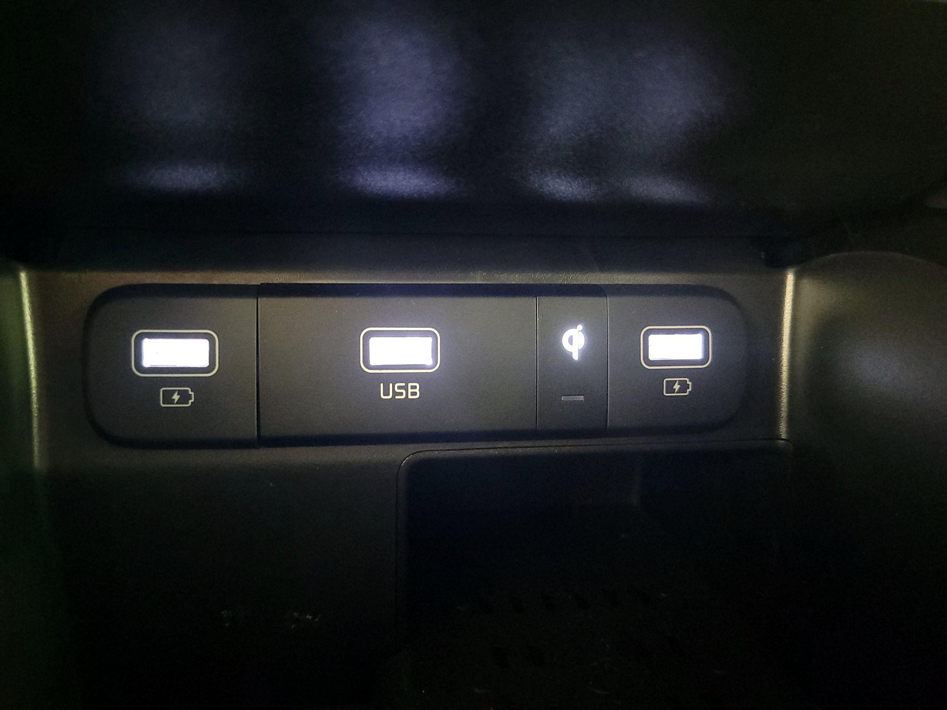 Thumbnail: 2023 Kia Sorento - 19