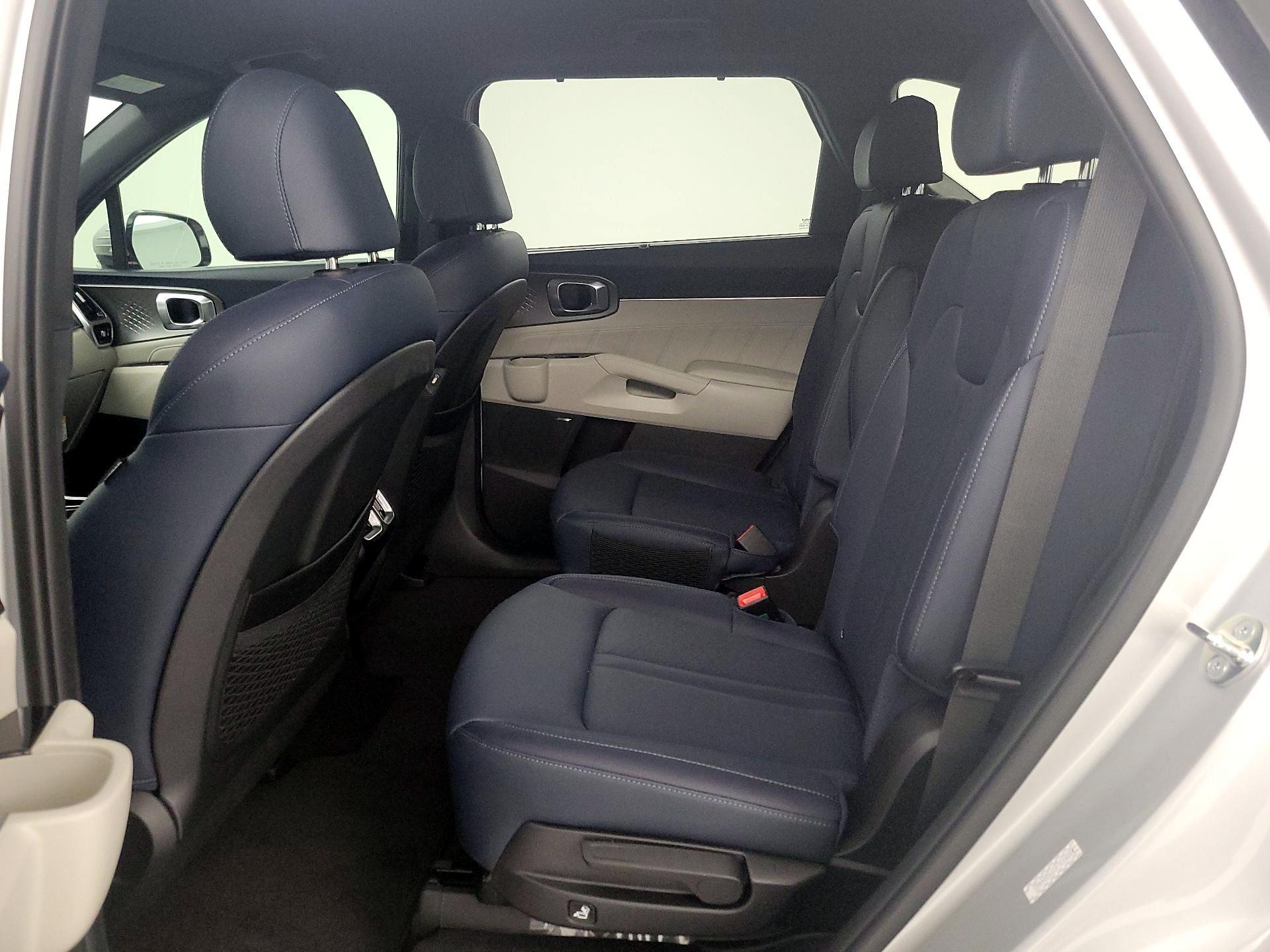 Thumbnail: 2023 Kia Sorento - 20