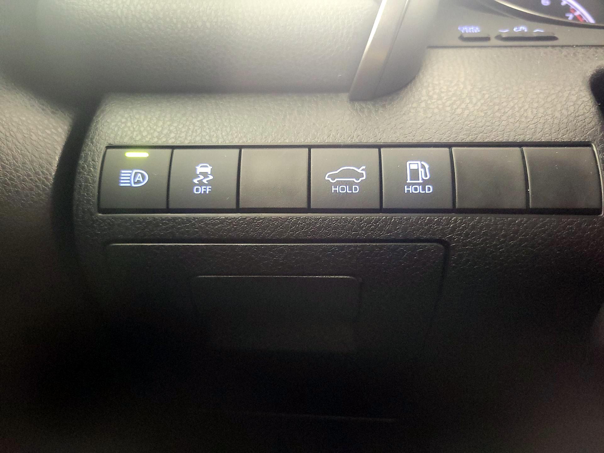 Thumbnail: 2021 Toyota Camry - 13