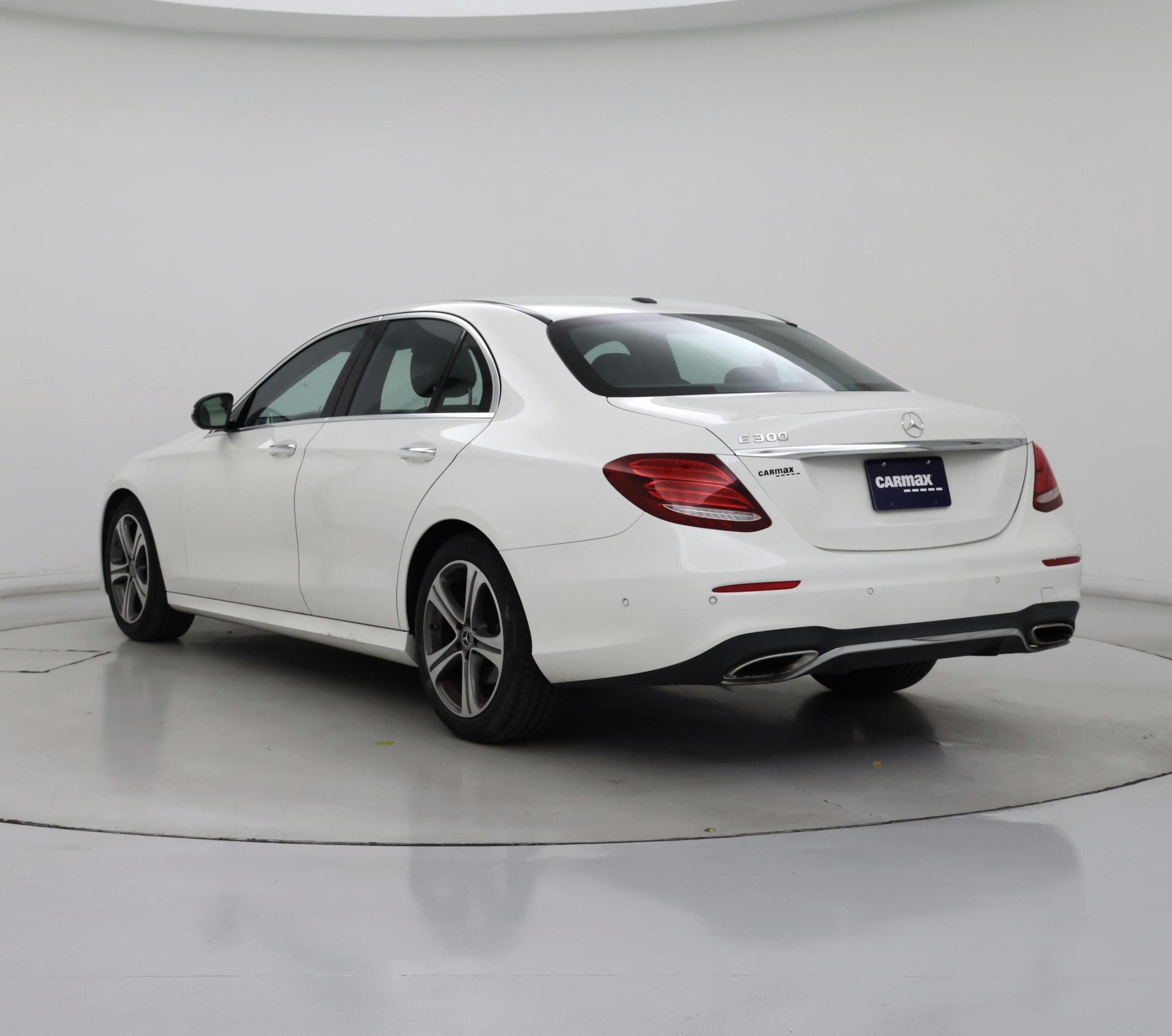 Thumbnail: 2018 Mercedes-Benz E-Class - 2