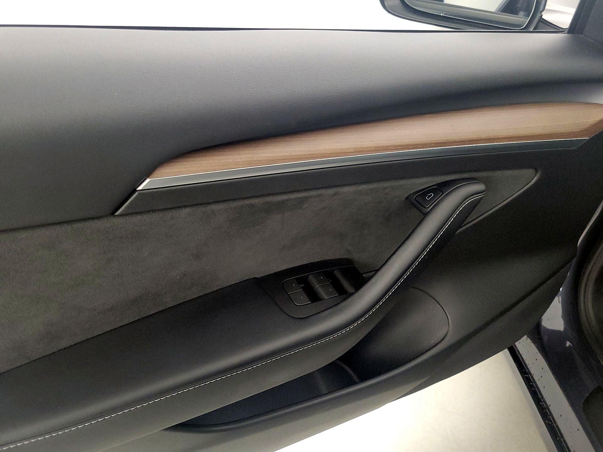 Thumbnail: 2022 Tesla Model 3 - 12