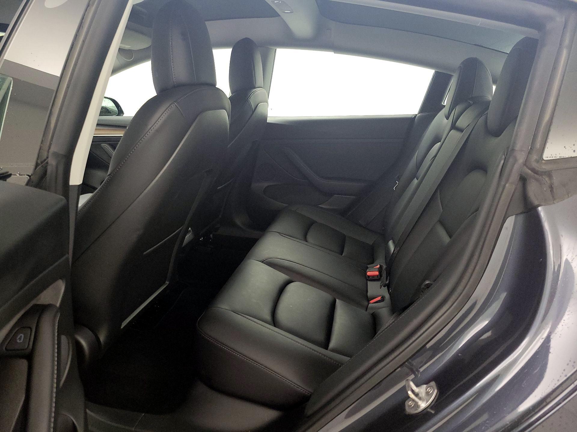 Thumbnail: 2022 Tesla Model 3 - 18