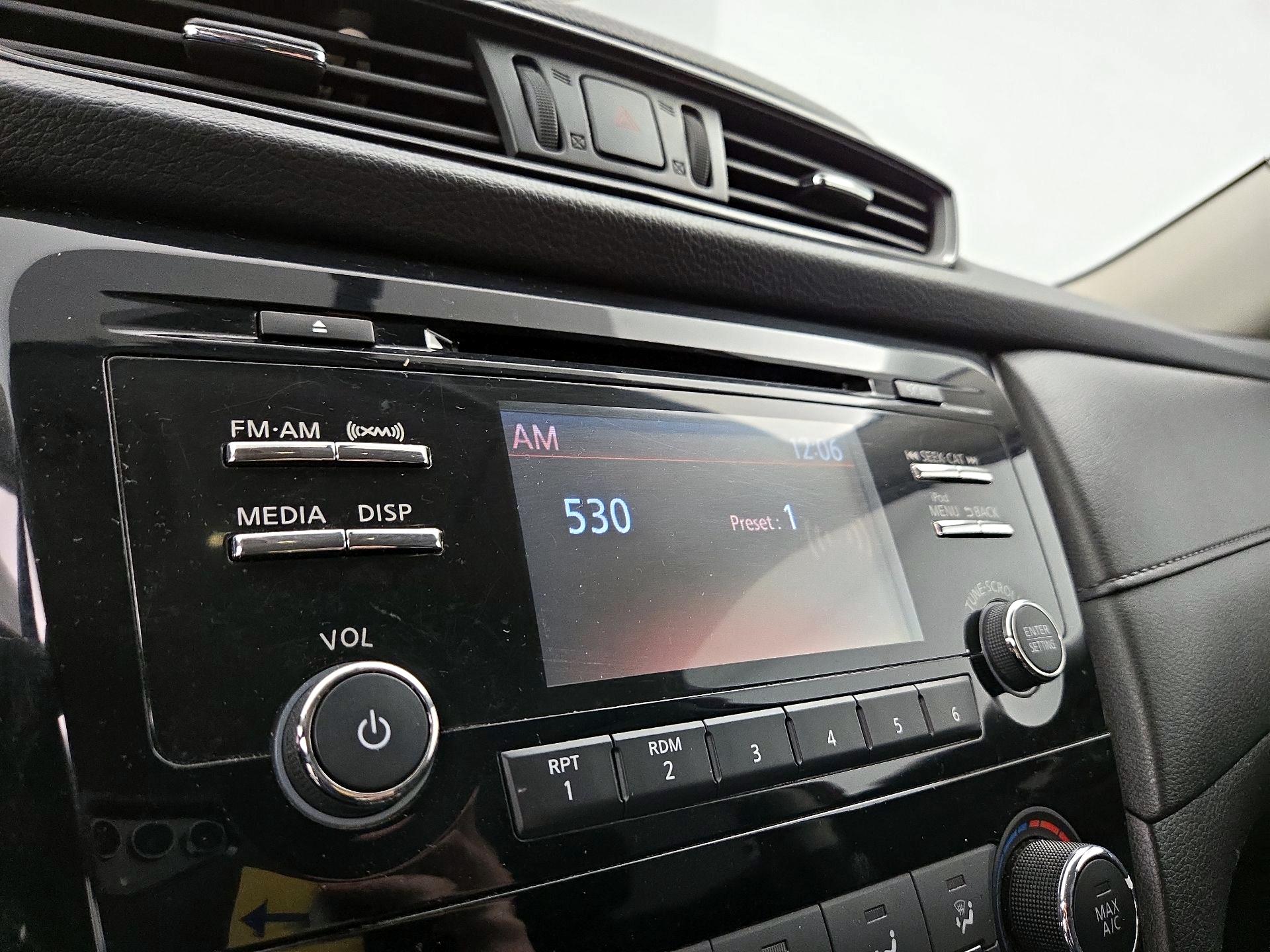 Thumbnail: 2017 Nissan Rogue - 15