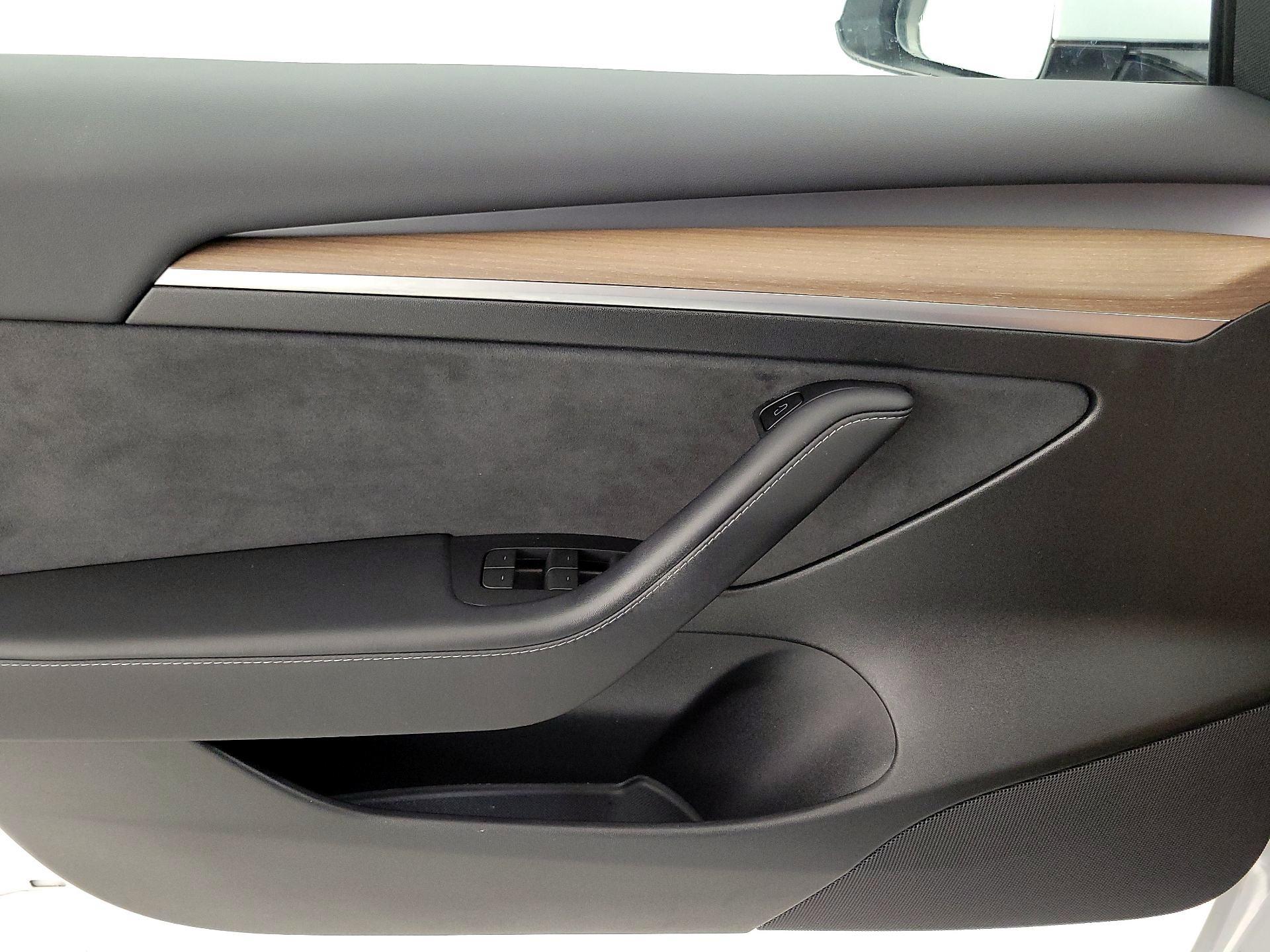 Thumbnail: 2022 Tesla Model 3 - 12