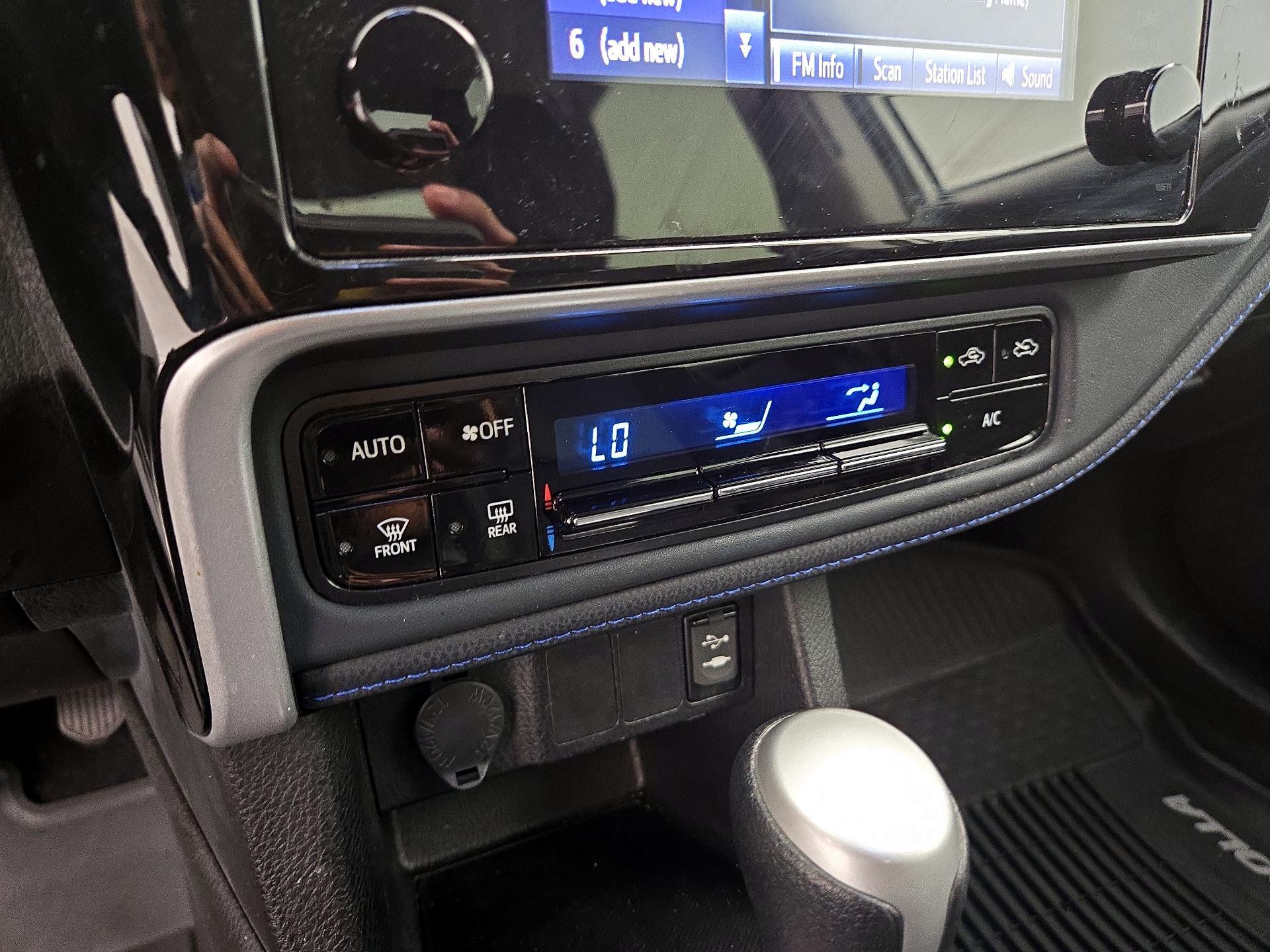 Thumbnail: 2018 Toyota Corolla - 16