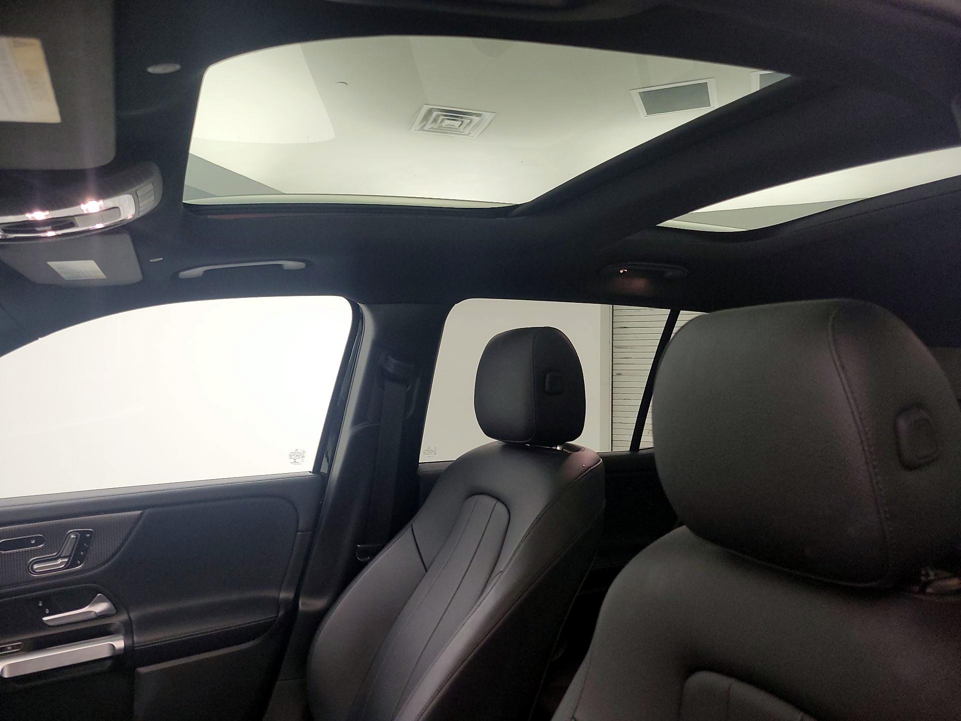 Thumbnail: 2021 Mercedes-Benz GLB - 19