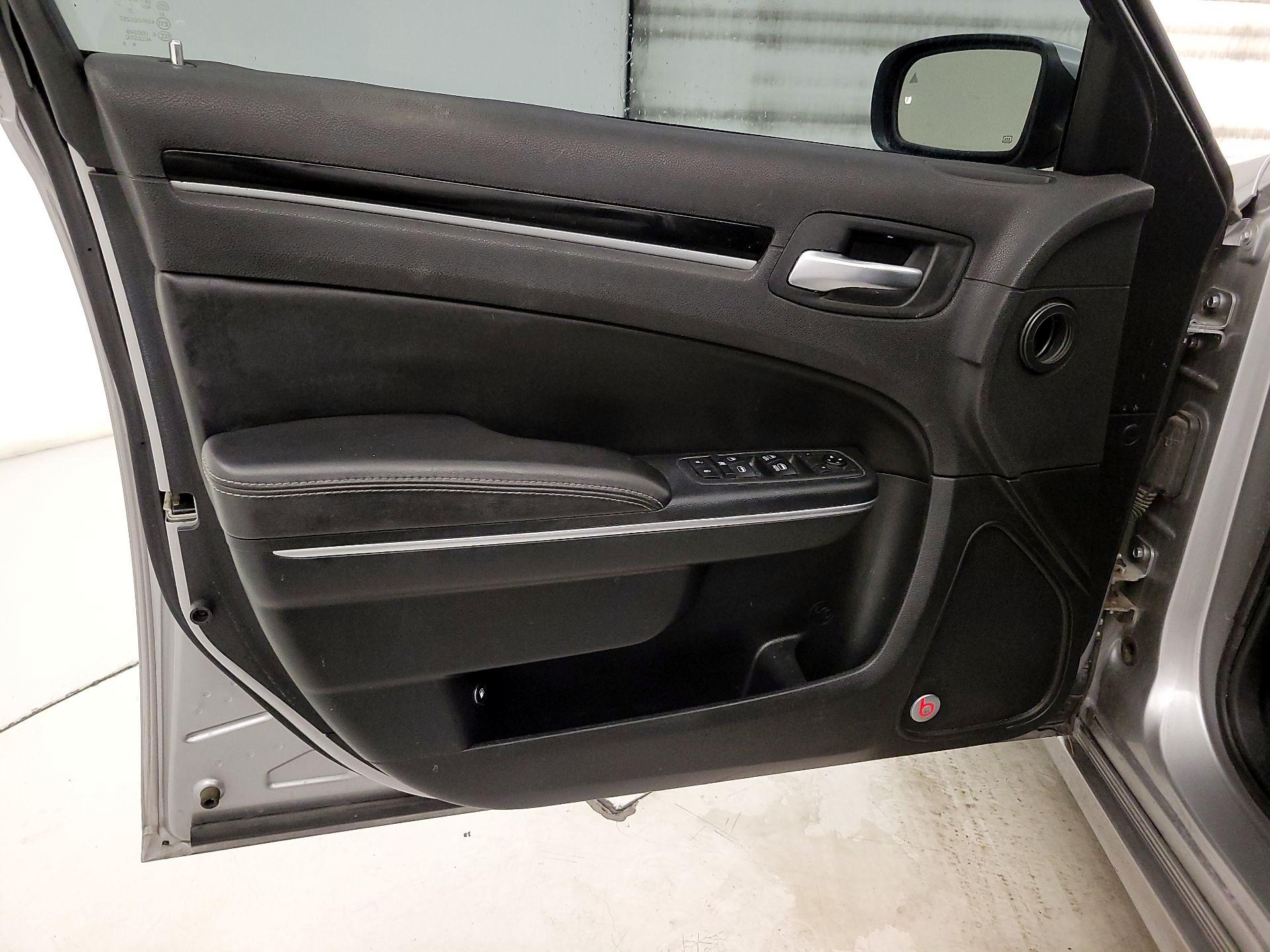 Thumbnail: 2018 Chrysler 300 - 12