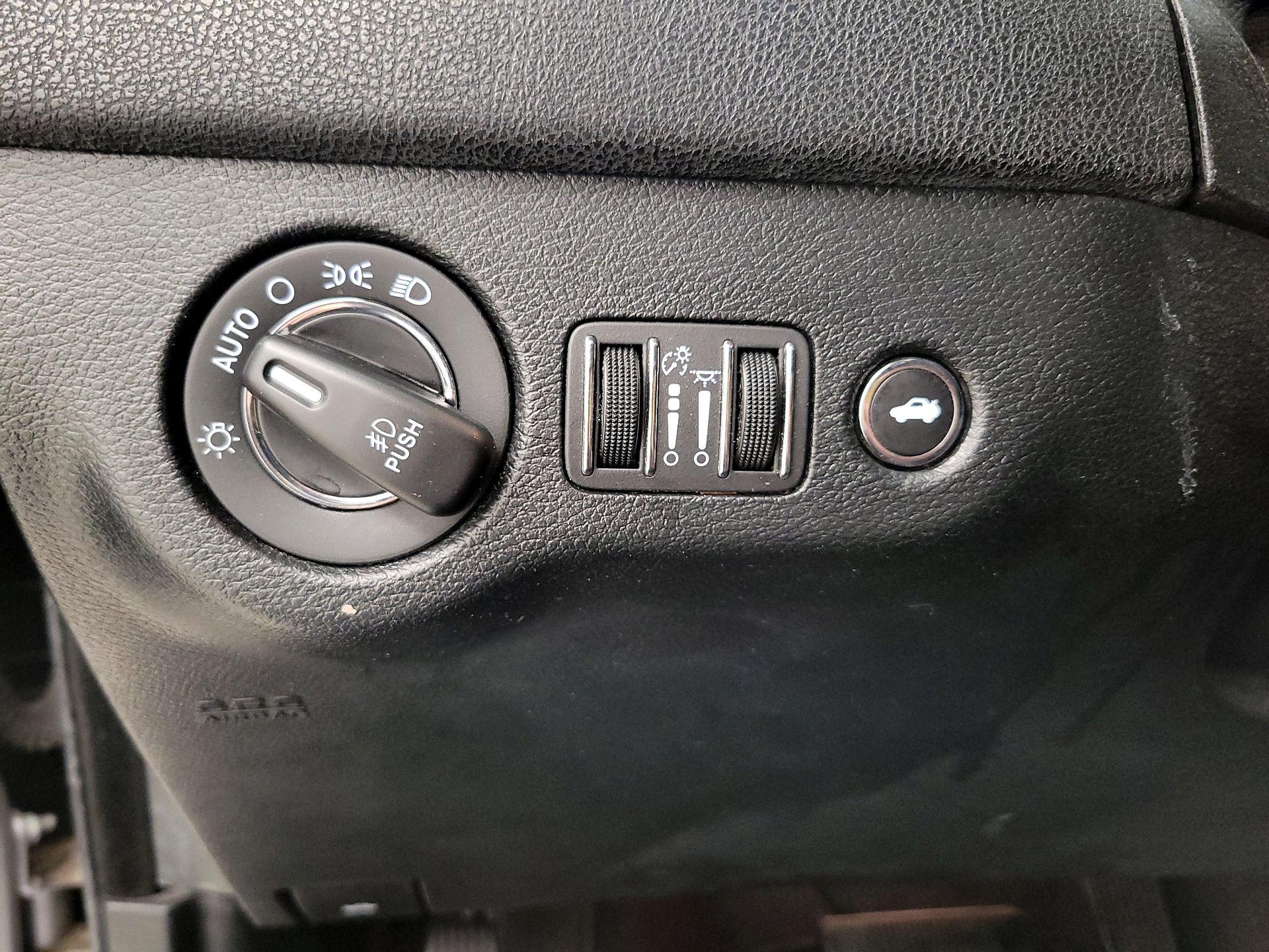 Thumbnail: 2018 Chrysler 300 - 13