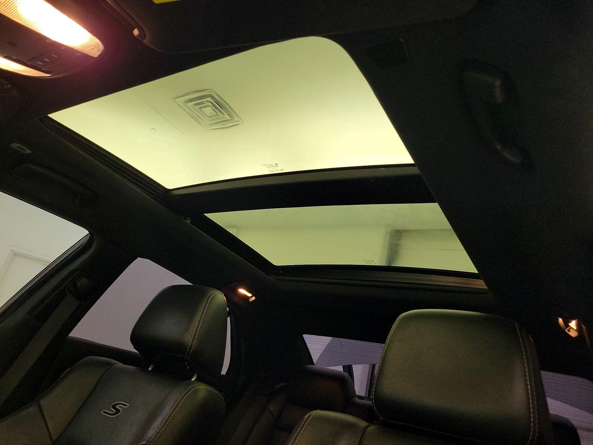 Thumbnail: 2018 Chrysler 300 - 20