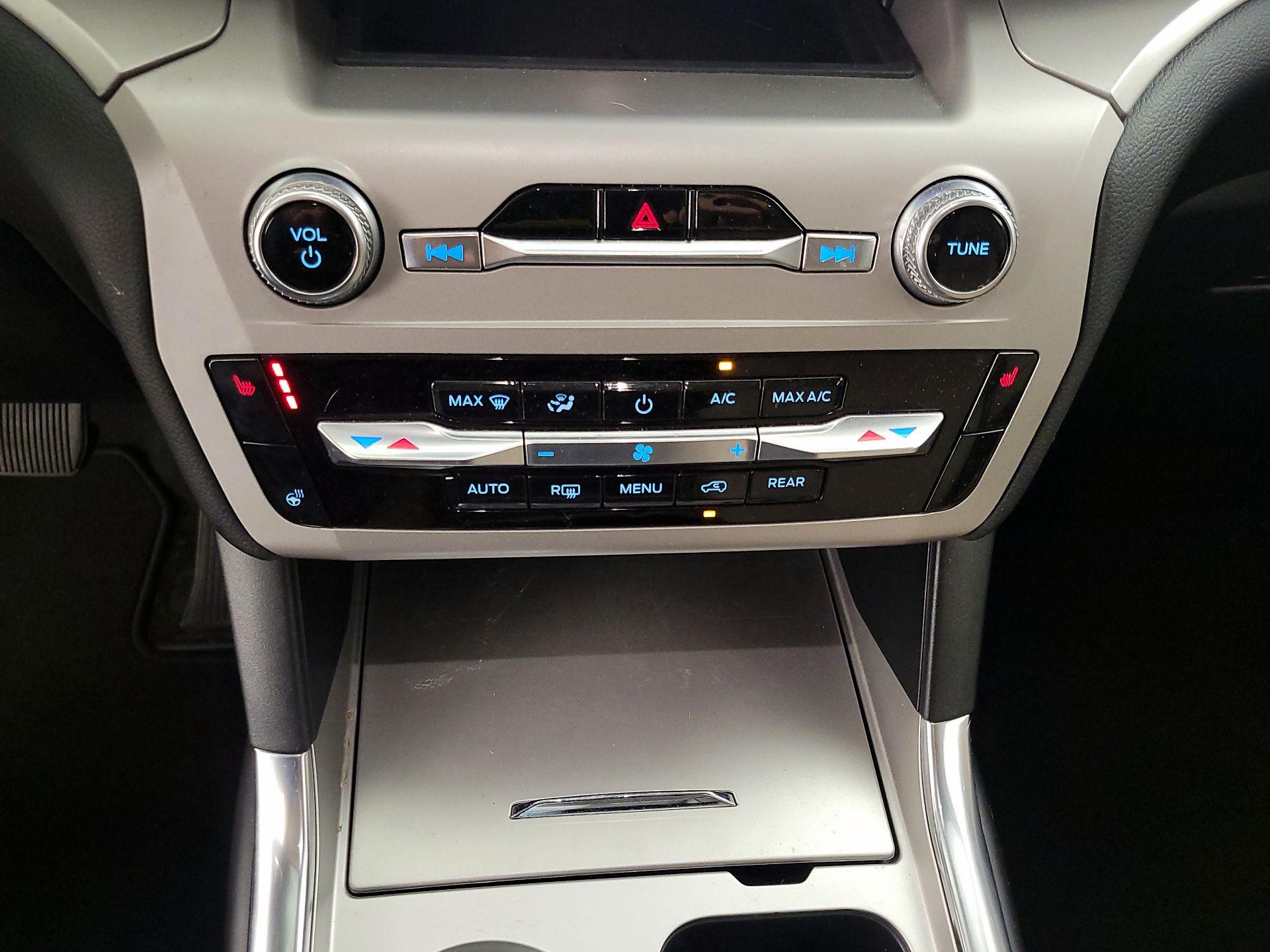 Thumbnail: 2022 Ford Explorer - 17