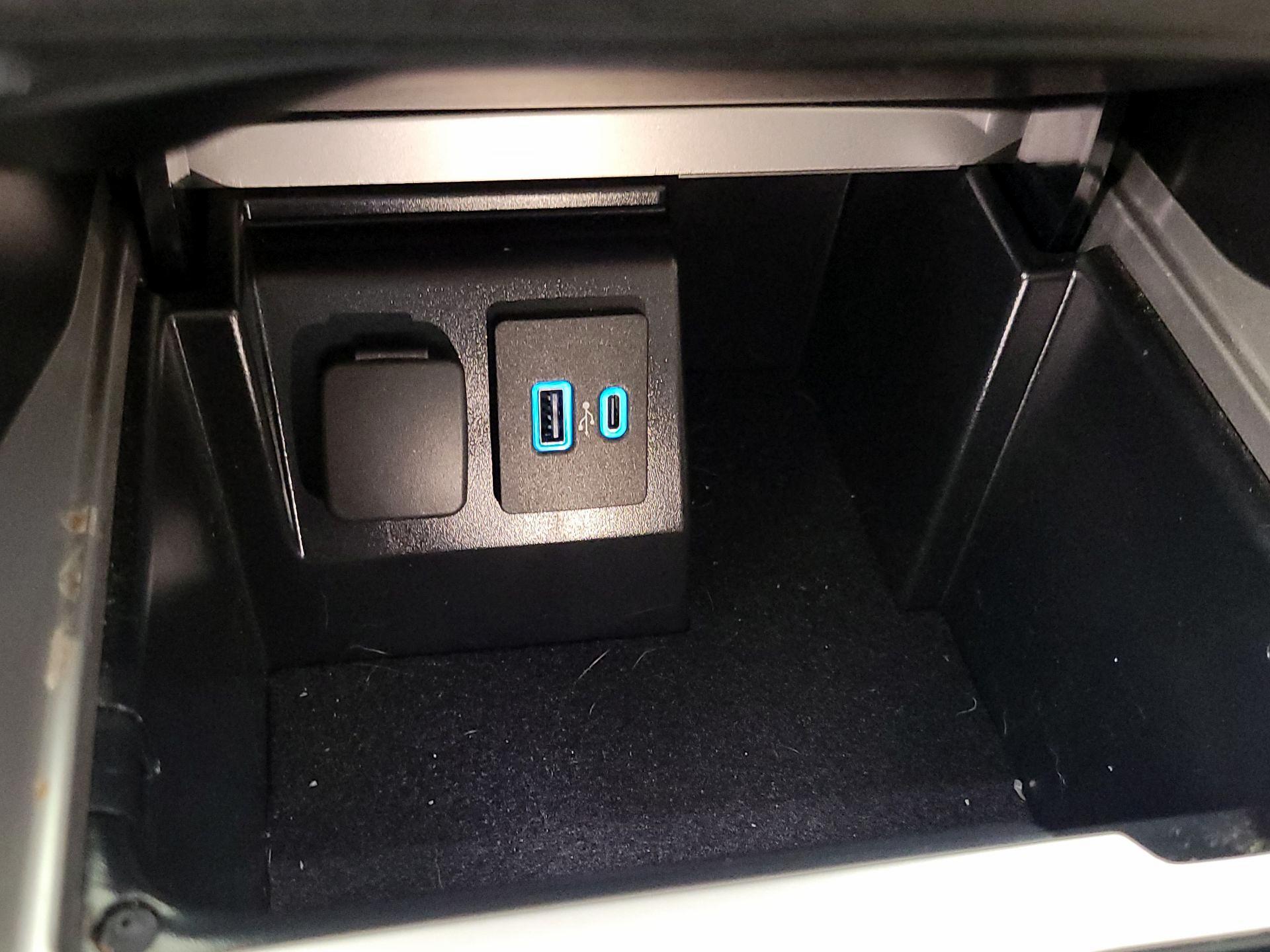 Thumbnail: 2022 Ford Explorer - 19