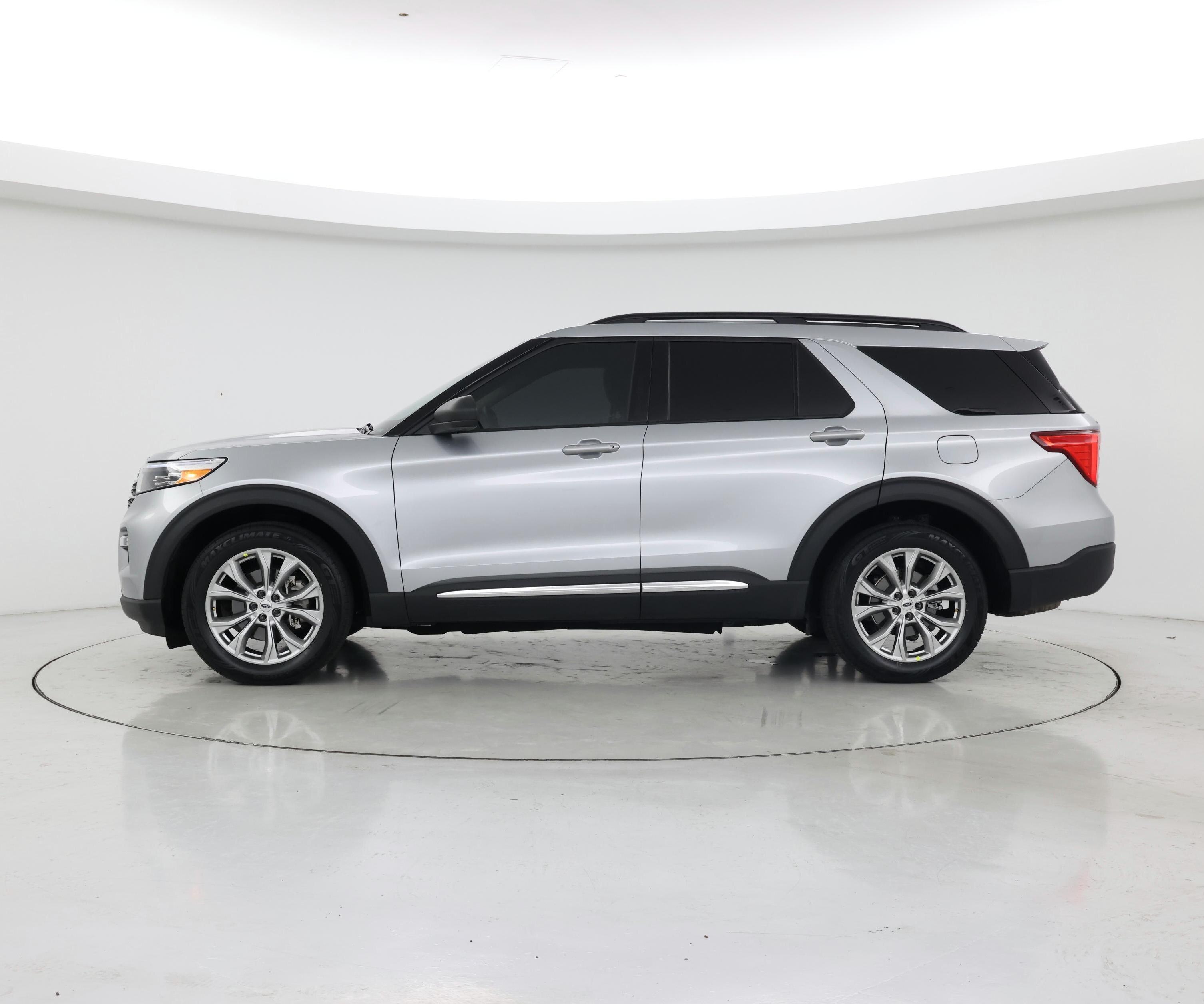 Thumbnail: 2022 Ford Explorer - 3