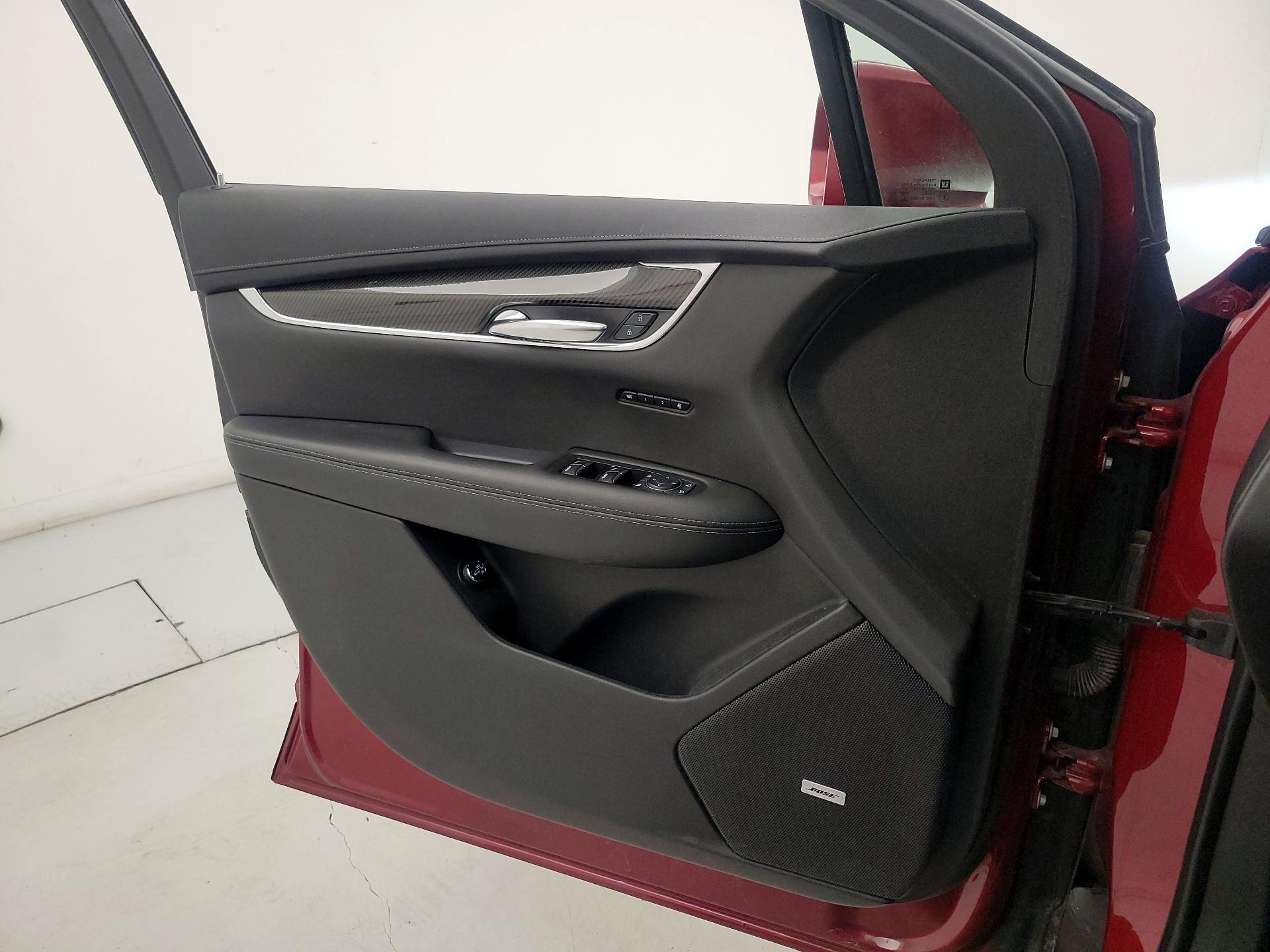 Thumbnail: 2020 Cadillac XT6 - 12