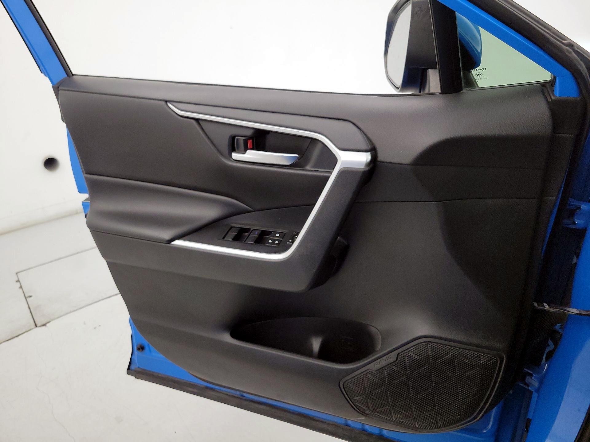 Thumbnail: 2020 Toyota RAV4 - 12