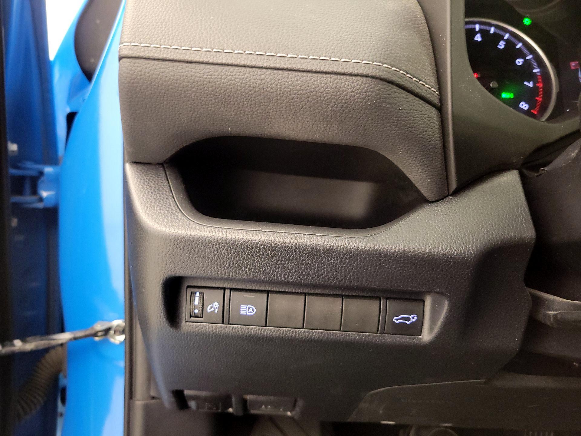 Thumbnail: 2020 Toyota RAV4 - 13