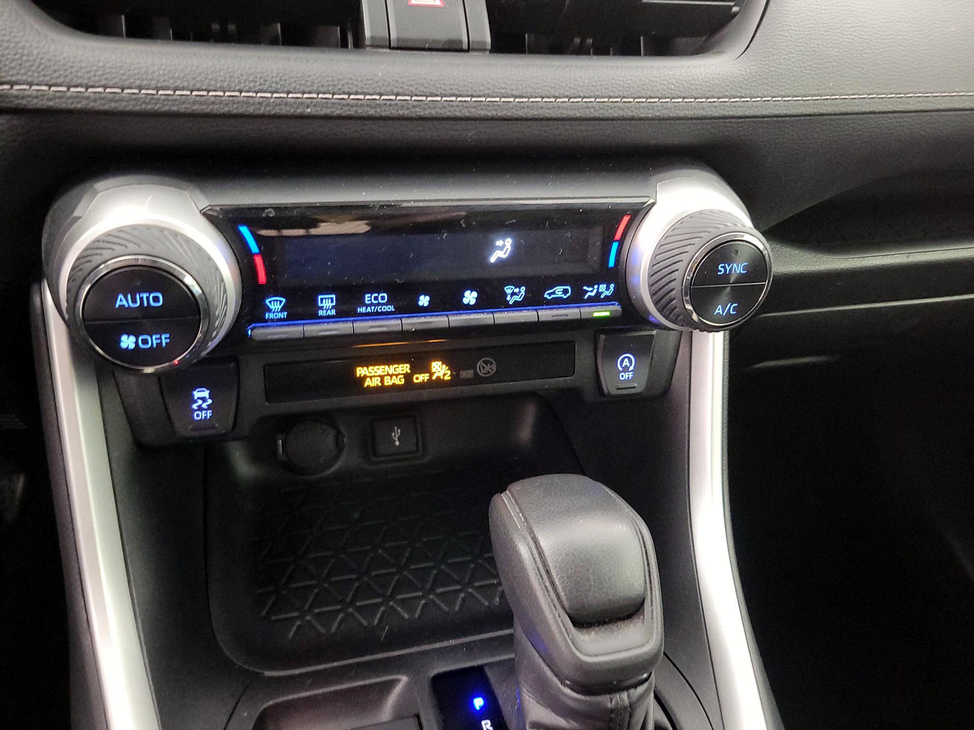 Thumbnail: 2020 Toyota RAV4 - 17