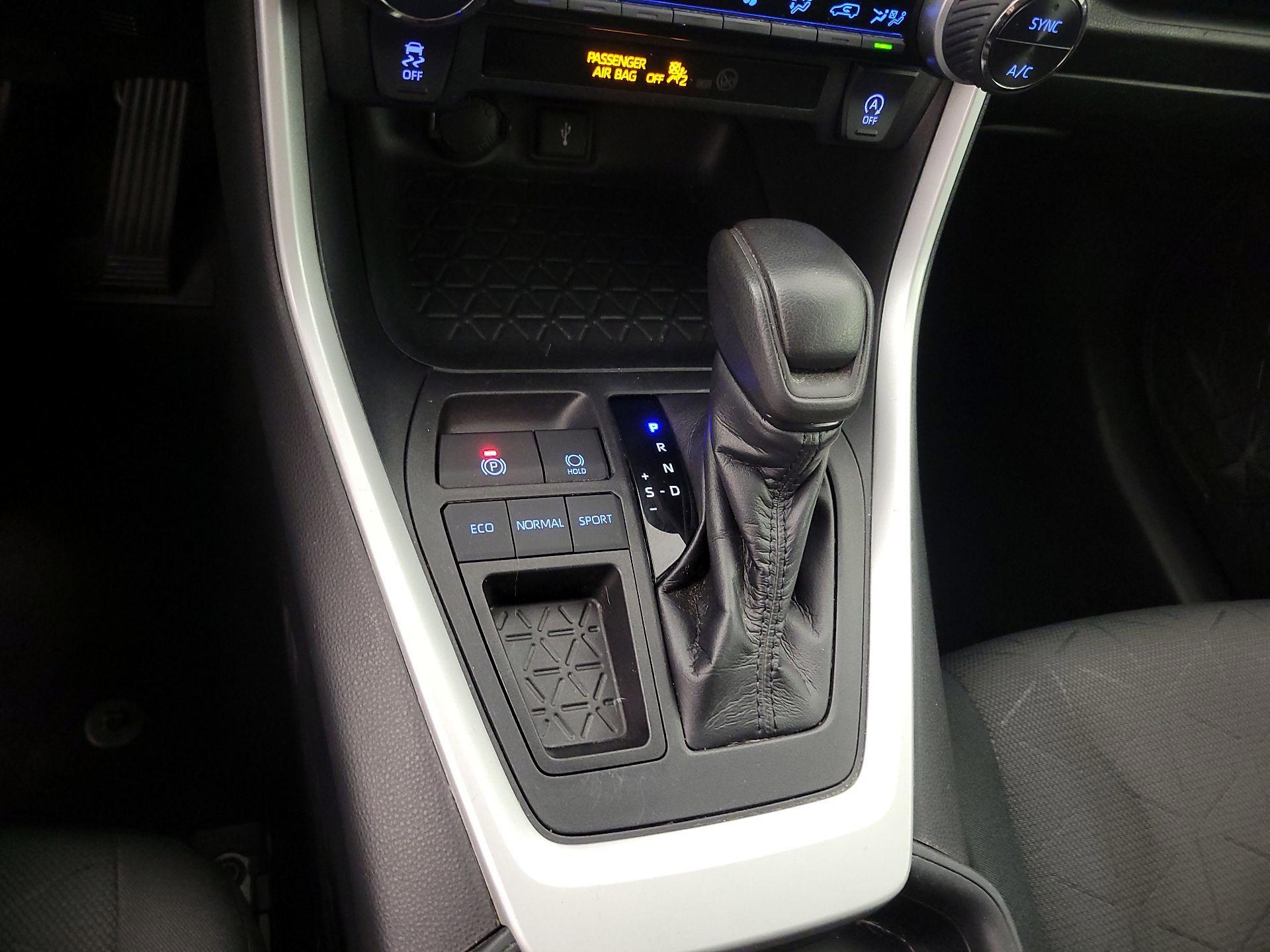 Thumbnail: 2020 Toyota RAV4 - 18