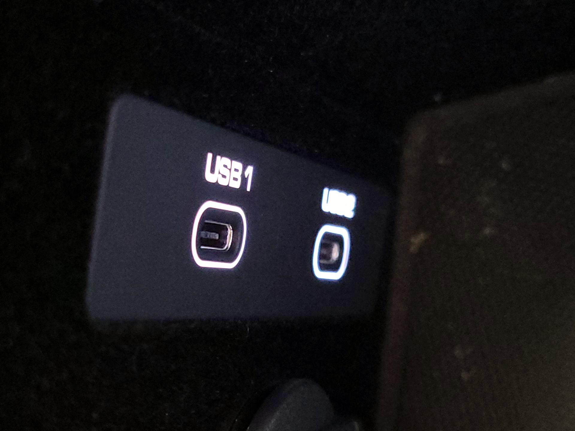 Thumbnail: 2021 Porsche Taycan - 18