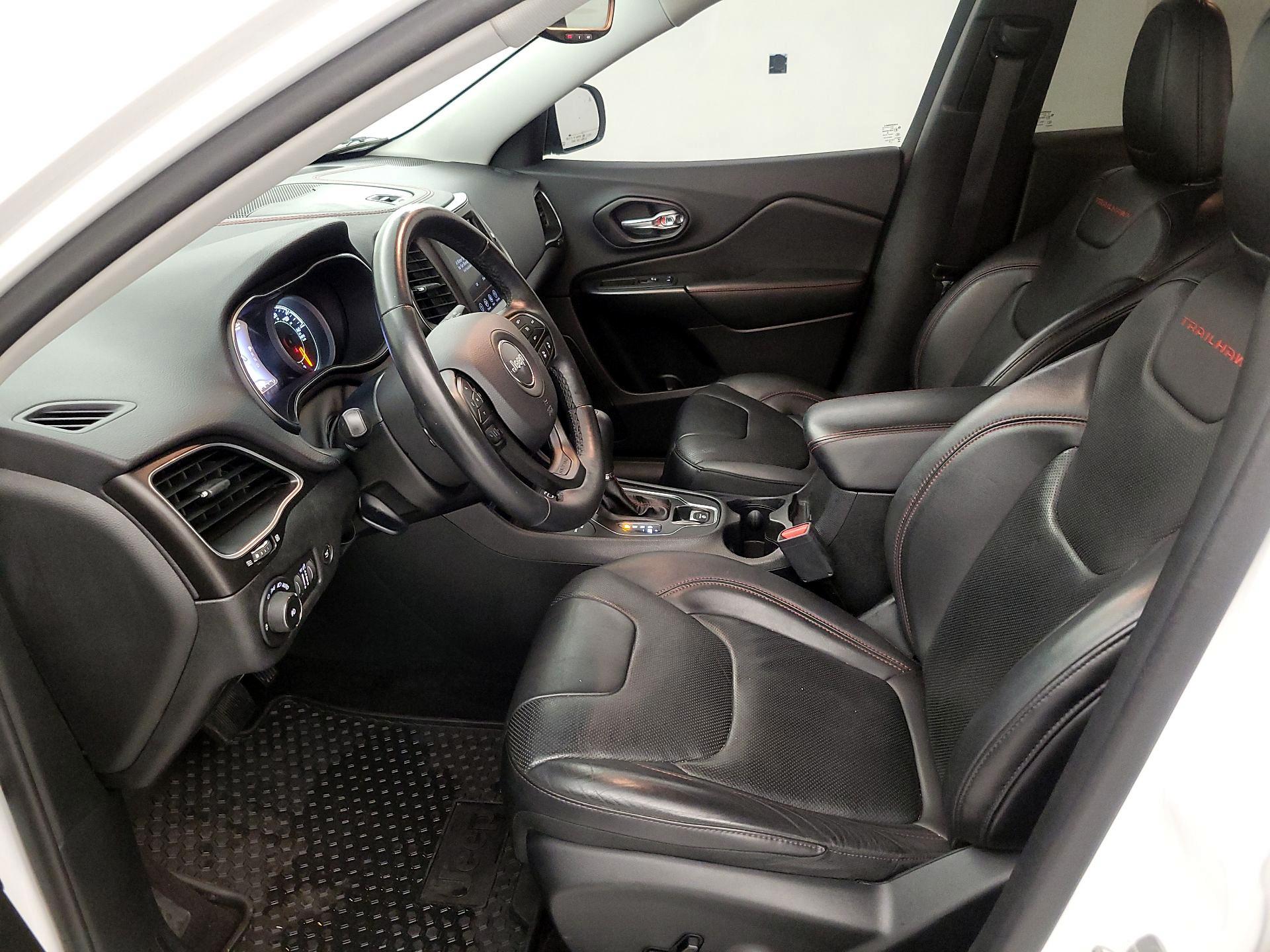 Thumbnail: 2019 Jeep Cherokee - 11