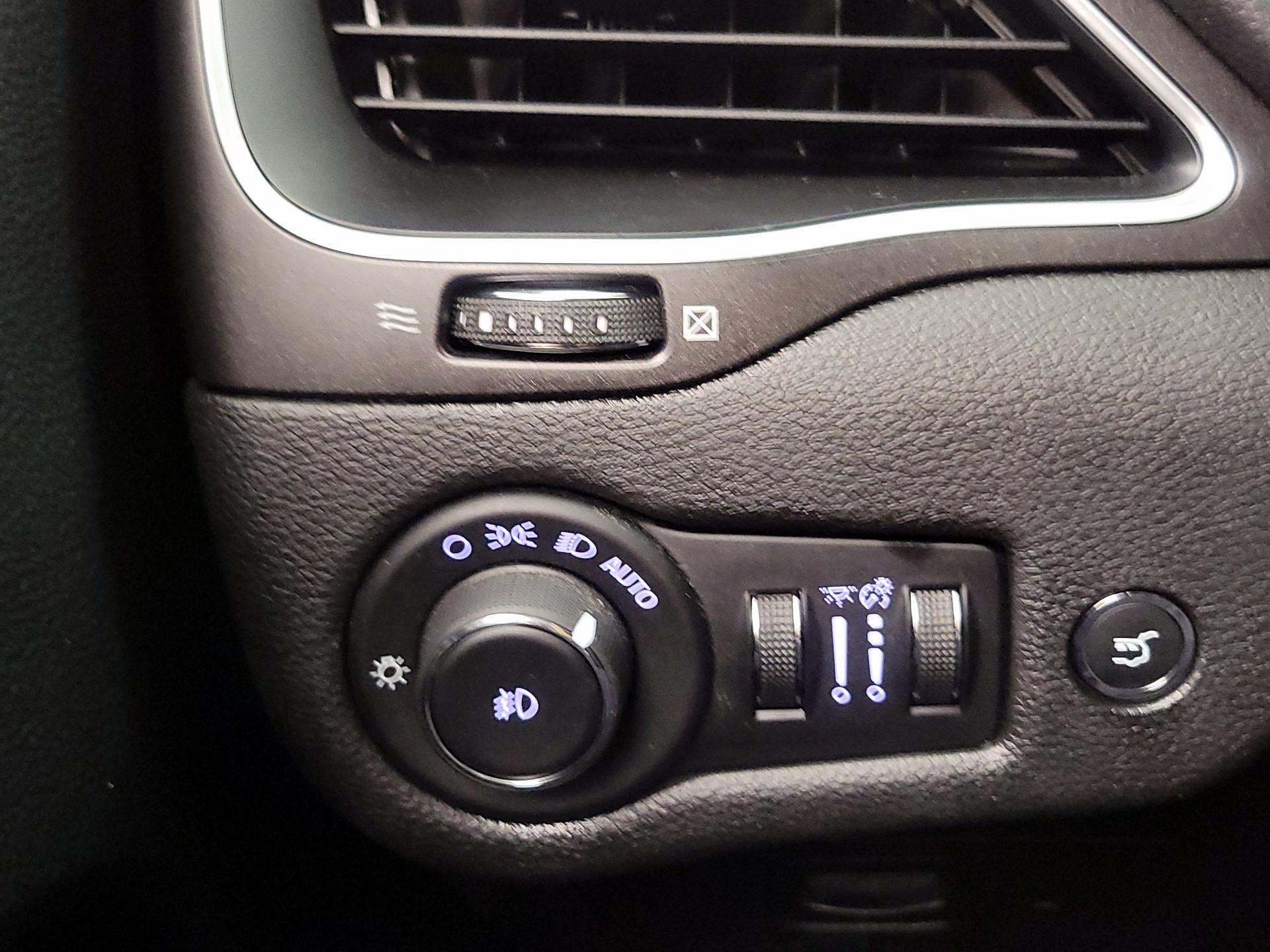 Thumbnail: 2019 Jeep Cherokee - 13