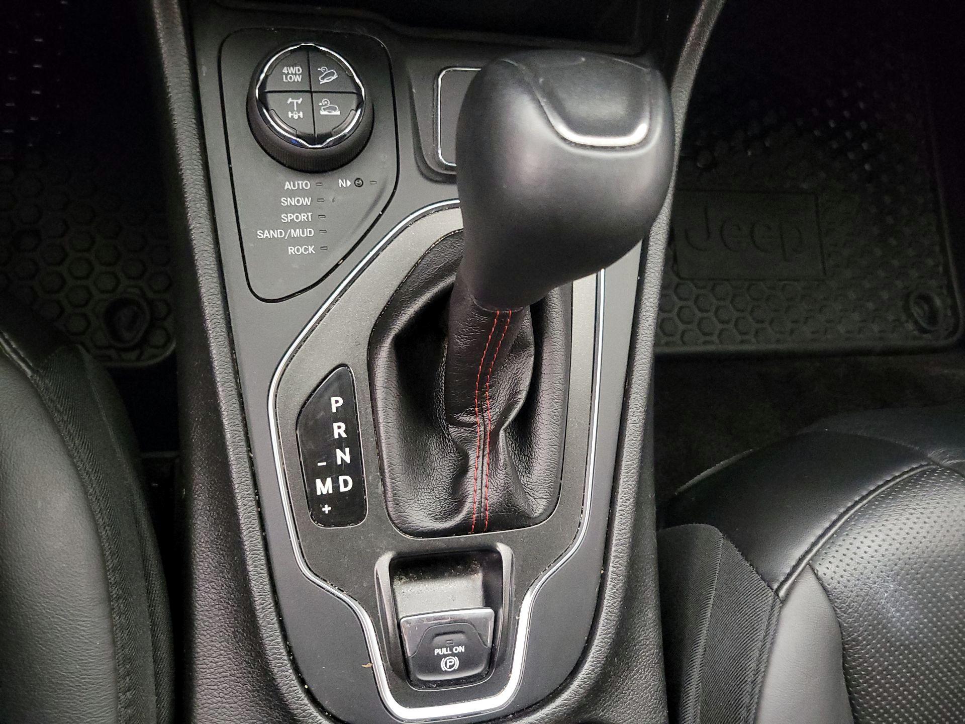 Thumbnail: 2019 Jeep Cherokee - 18