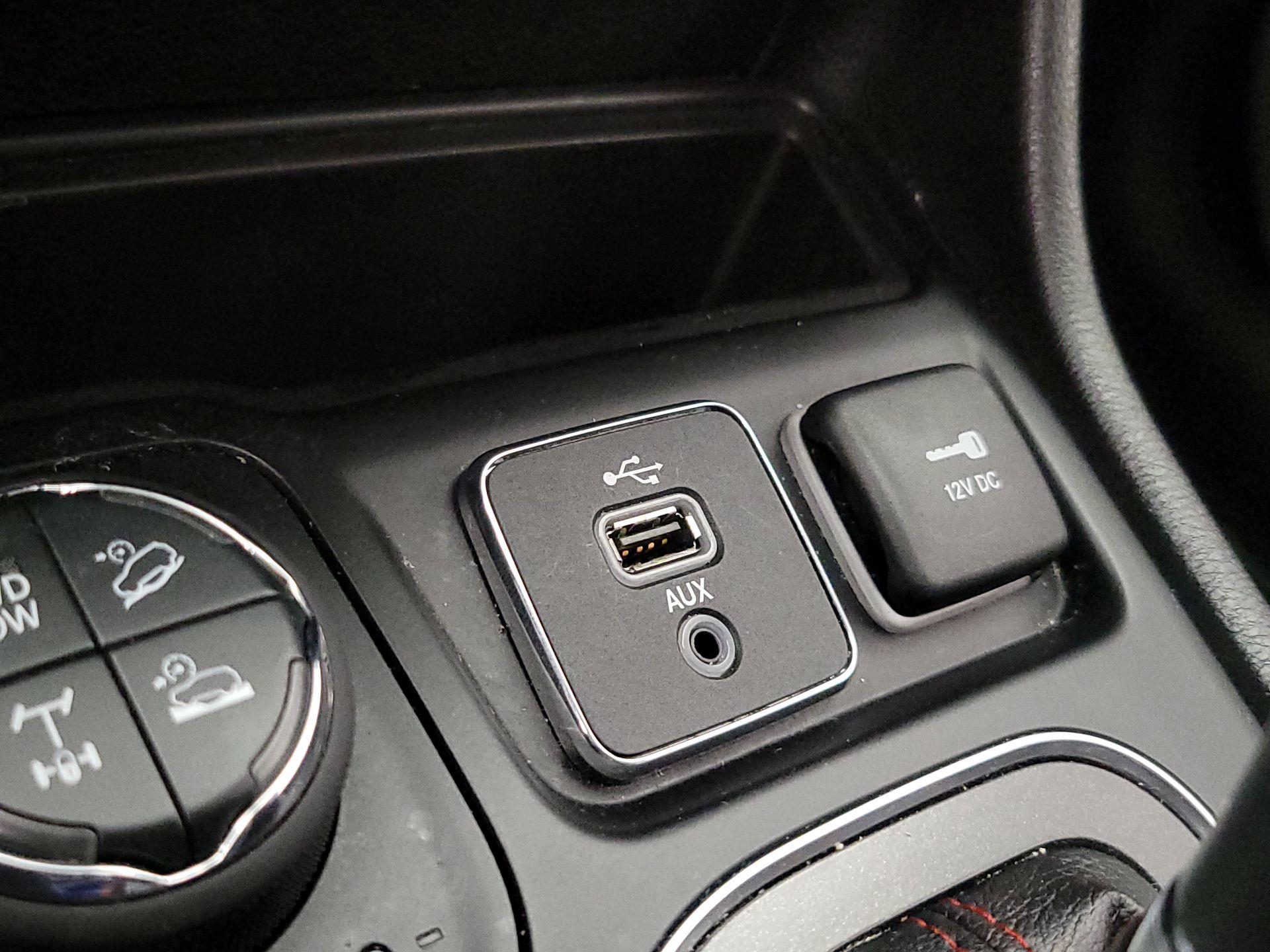 Thumbnail: 2019 Jeep Cherokee - 19