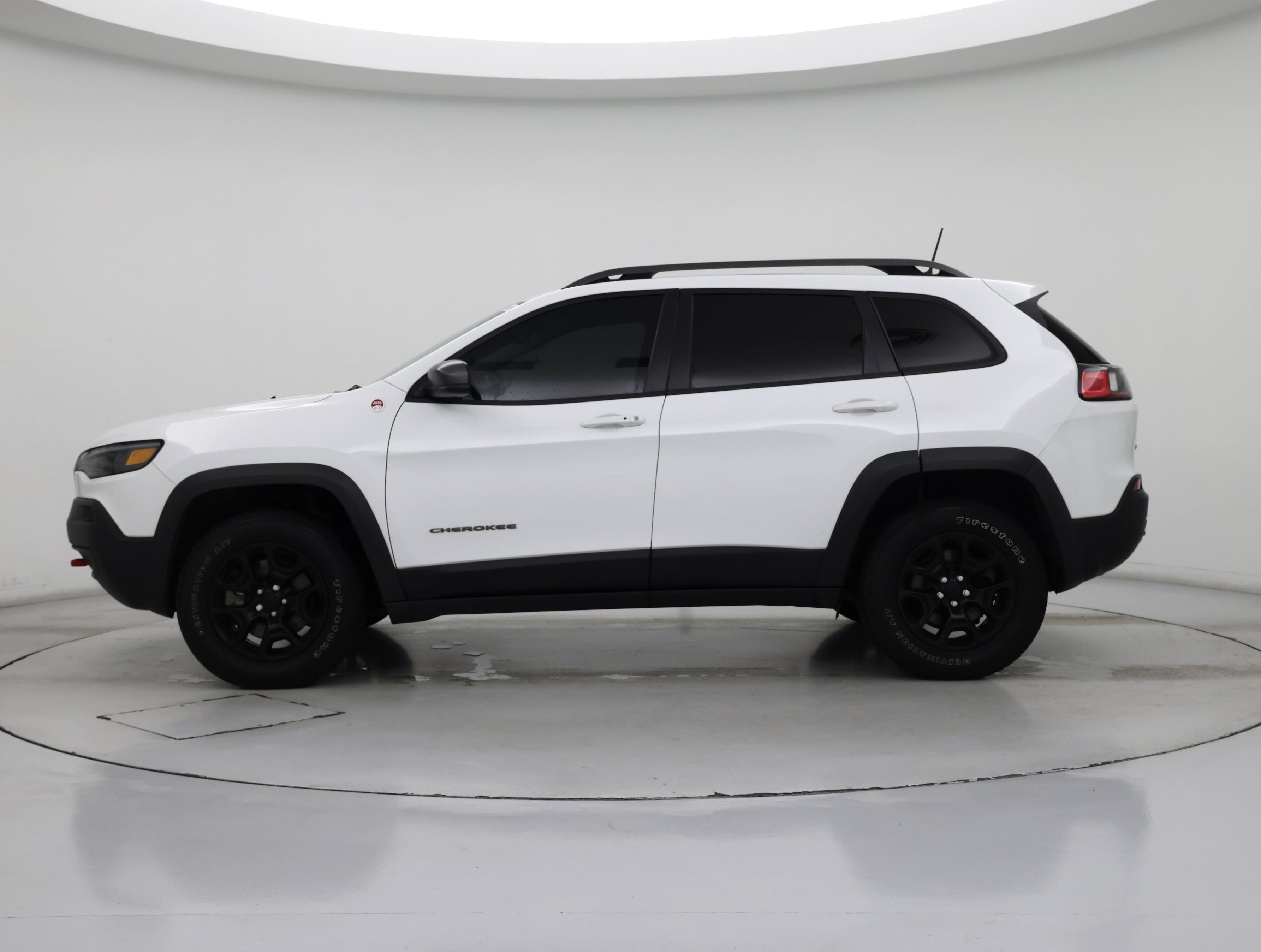 Thumbnail: 2019 Jeep Cherokee - 3