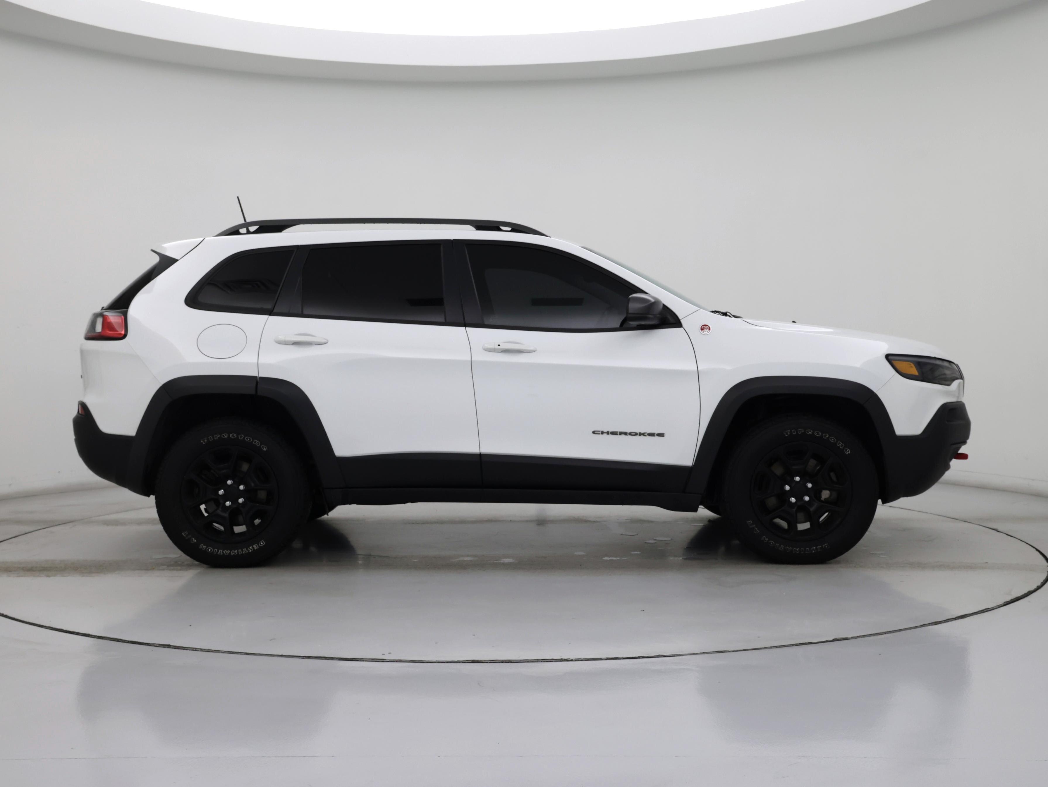 Thumbnail: 2019 Jeep Cherokee - 7