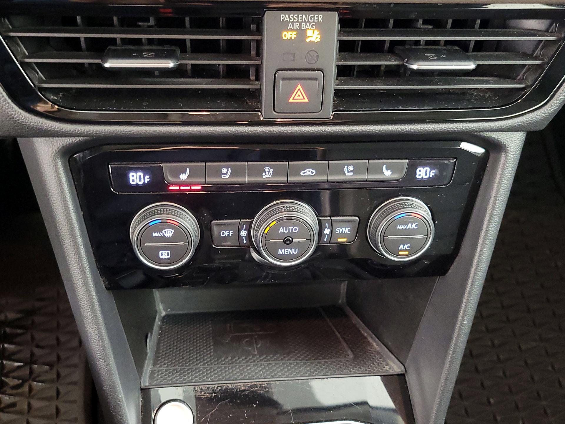 Thumbnail: 2022 Volkswagen Taos - 17