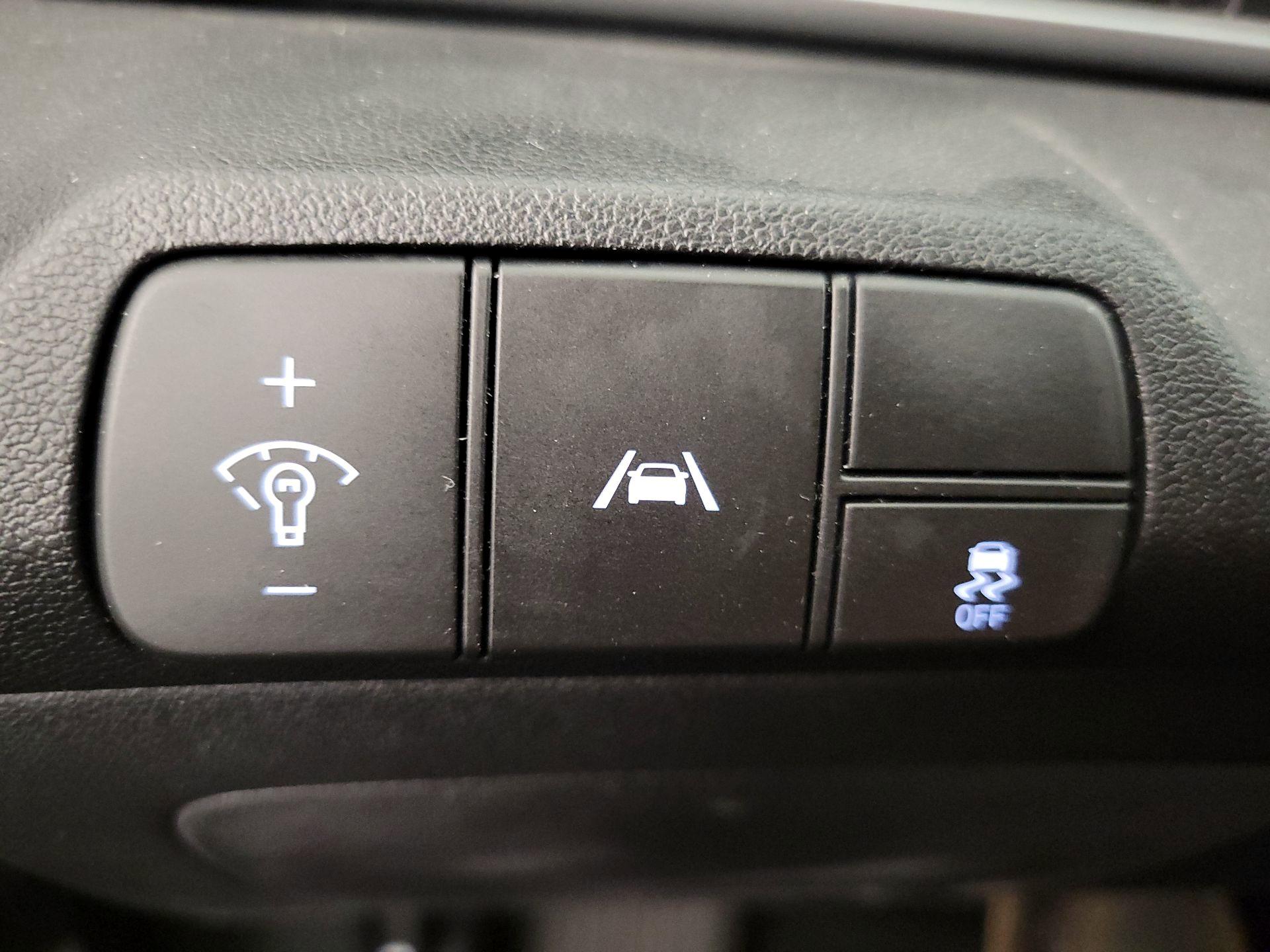 Thumbnail: 2021 Hyundai Elantra - 13